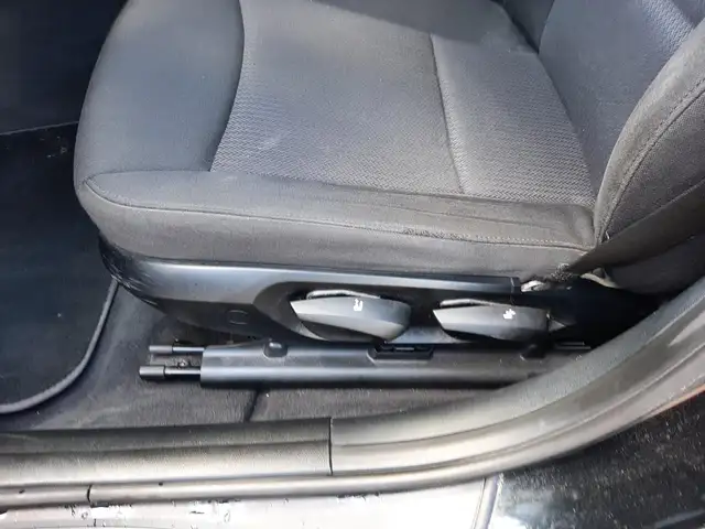 BMW 3 Series view 9