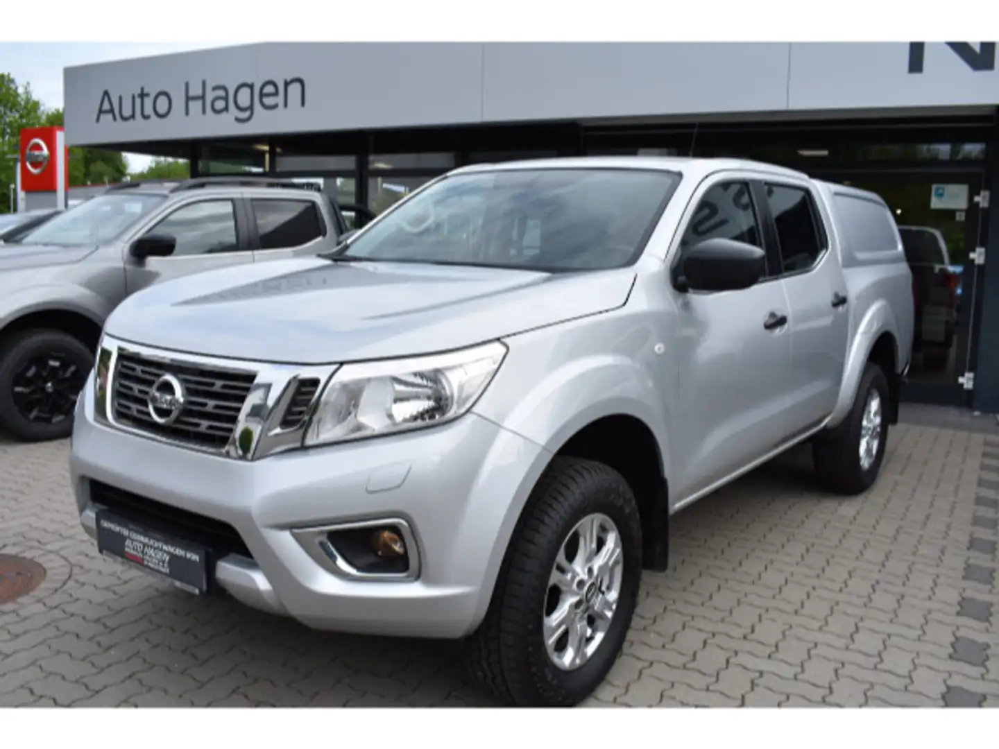 Nissan Navara 4x4 2.3 dCi Acenta Double Cab Hardtop 17" Plateado - 2