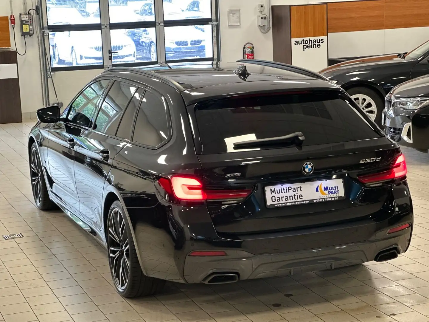 BMW 530 dxD/HUD/Laser/StandHz/P&DrivAsPro/M-Sport Schwarz - 2