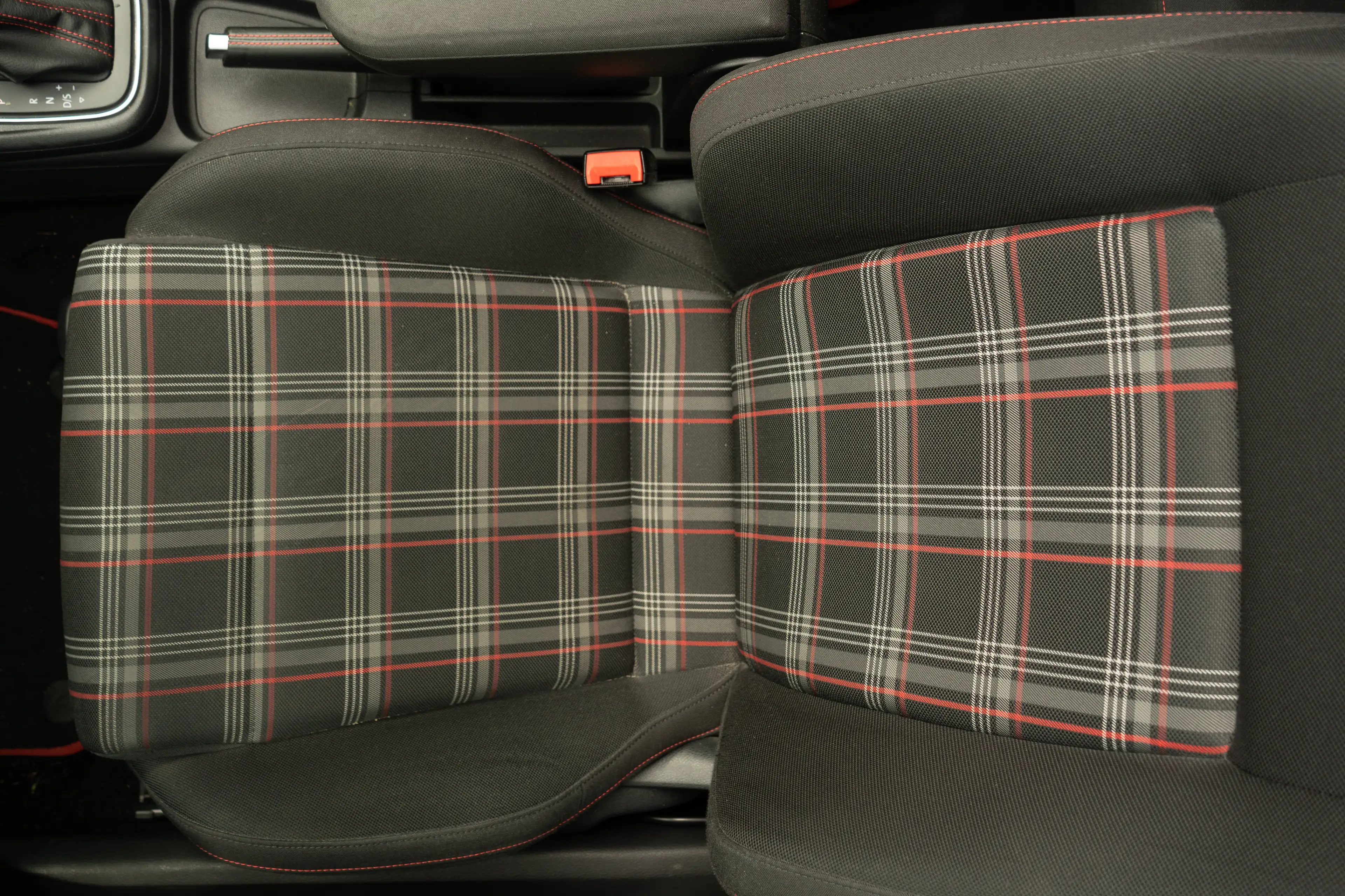 Volkswagen Polo GTI 1.8 TSI GTI — photo 14