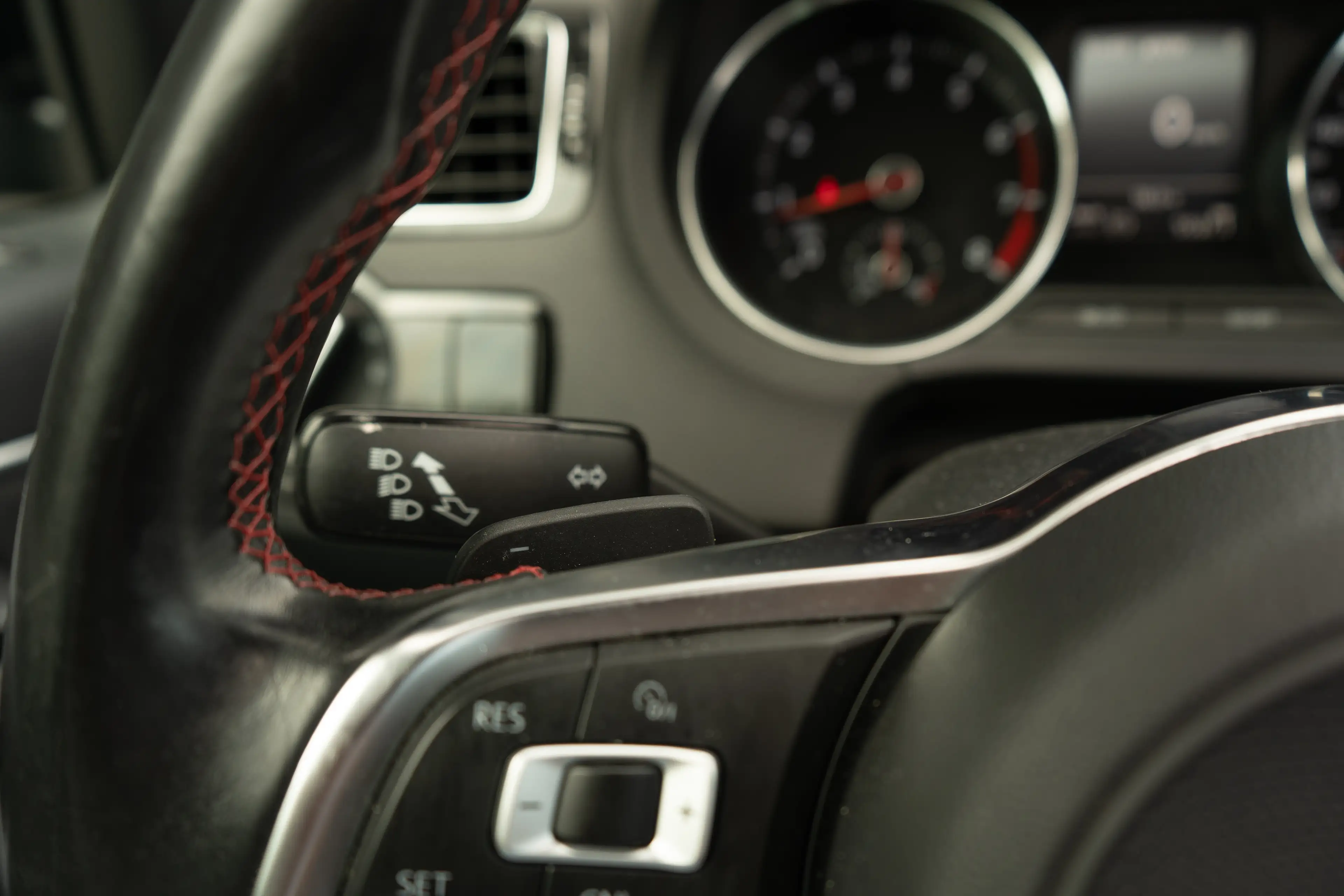 Volkswagen Polo GTI 1.8 TSI GTI — photo 9