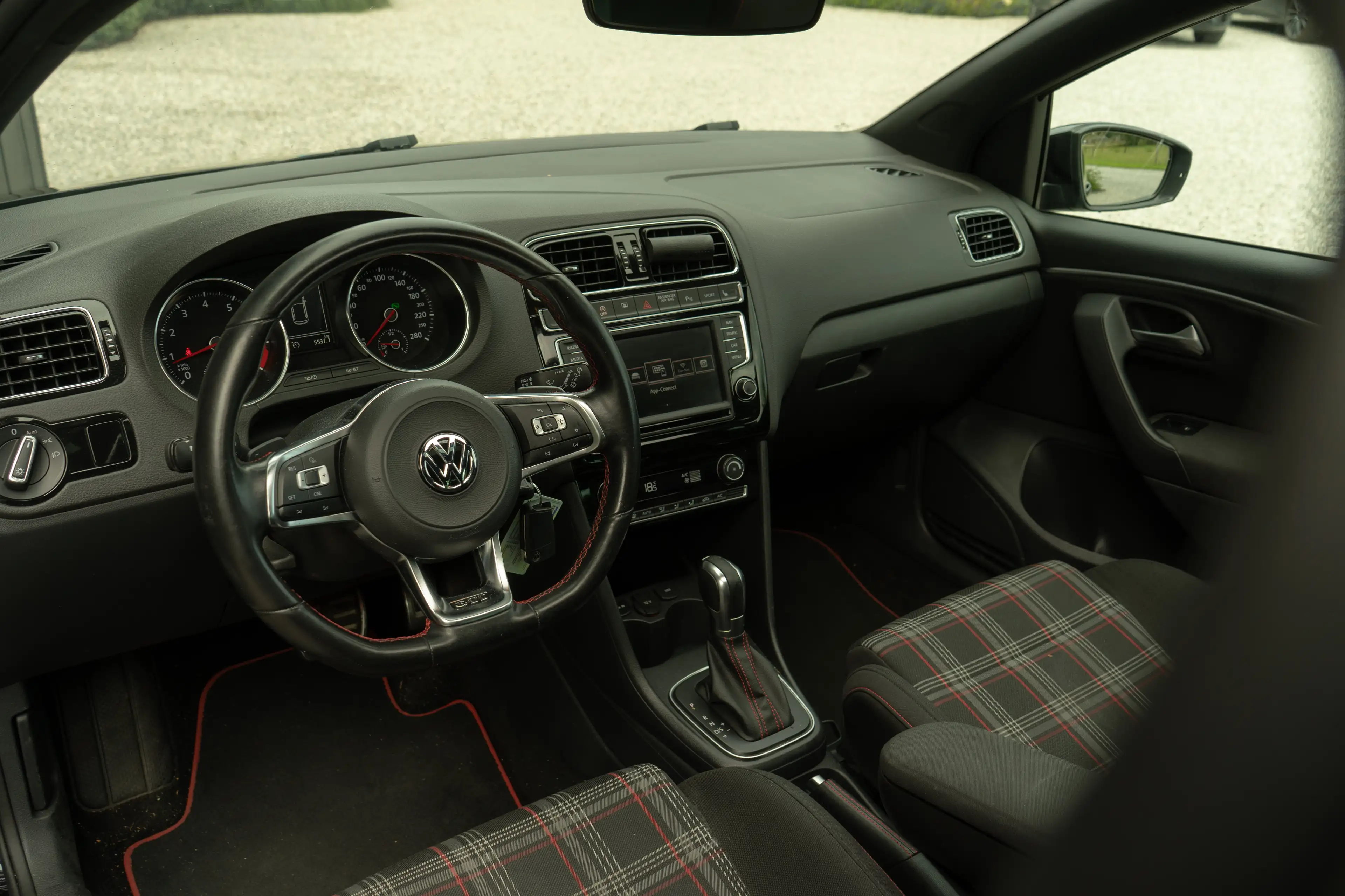 Volkswagen Polo GTI 1.8 TSI GTI — photo 6