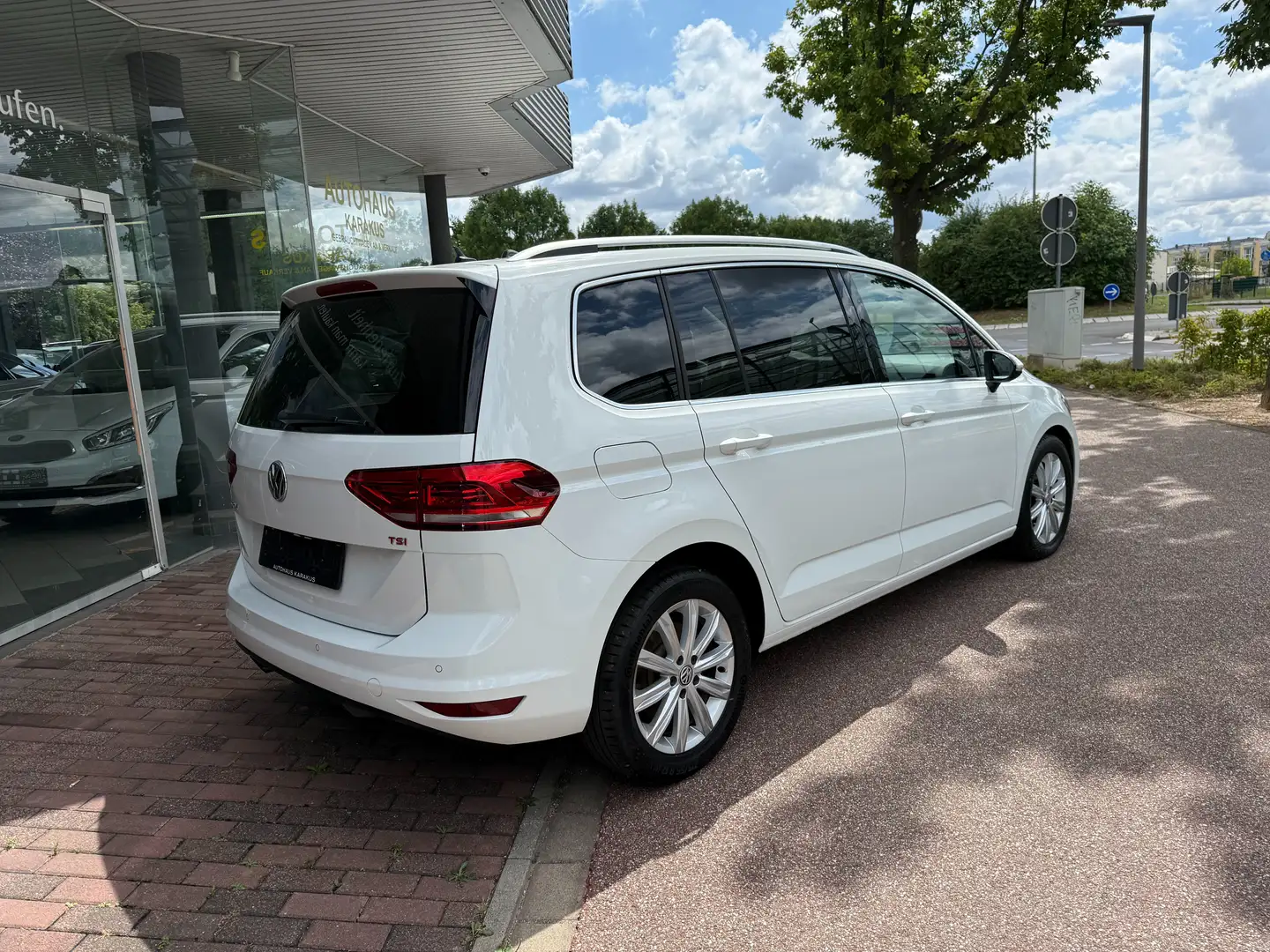 Volkswagen Touran 1.8 TSI DSG Highline 7-Si/Pano/LED/RFK/ACC/AHK Weiß - 2