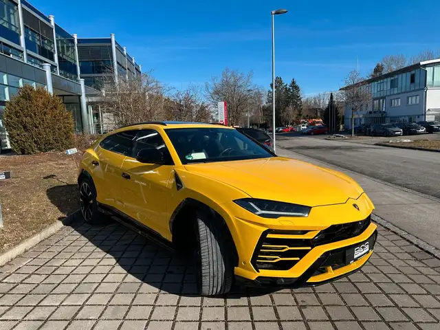 Lamborghini Urus view 8