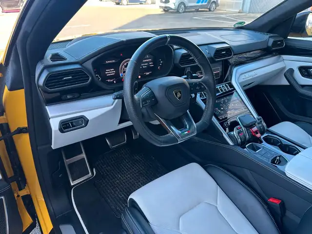 Lamborghini Urus view 13