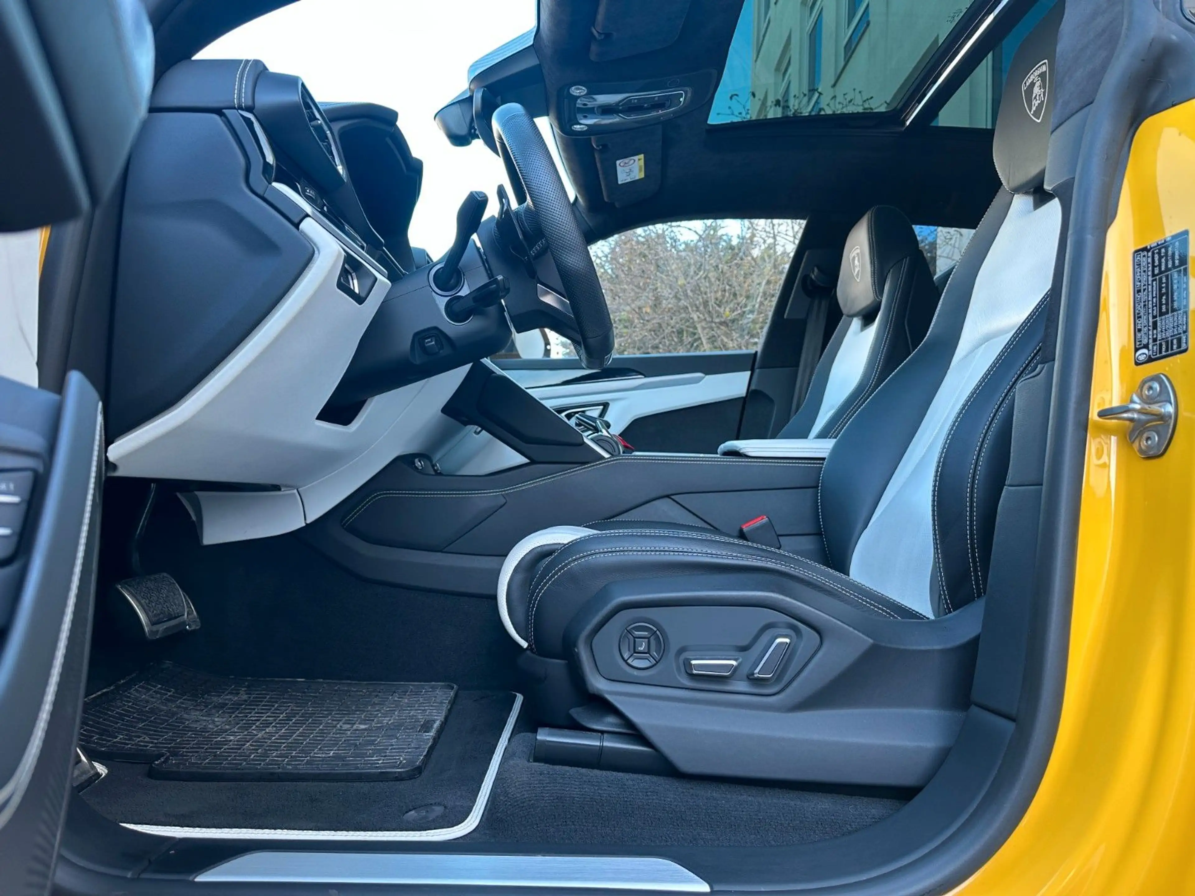 Lamborghini Urus 4.0 V8 ACC,HUD,PANO,KERAMIK,LUFT,23",360... — photo 14