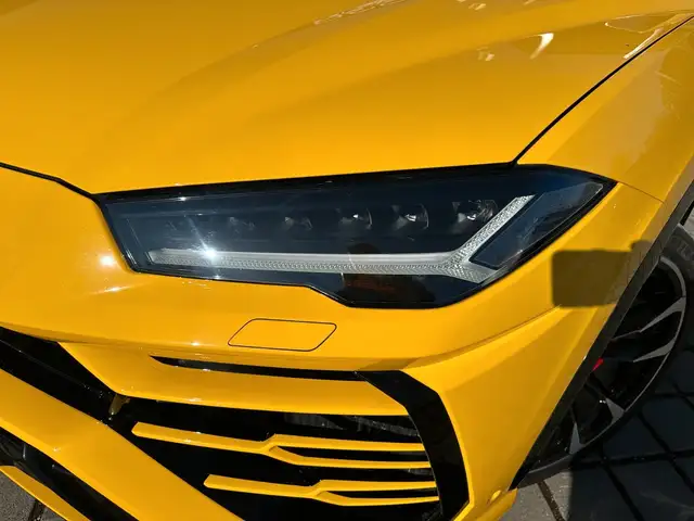 Lamborghini Urus view 10