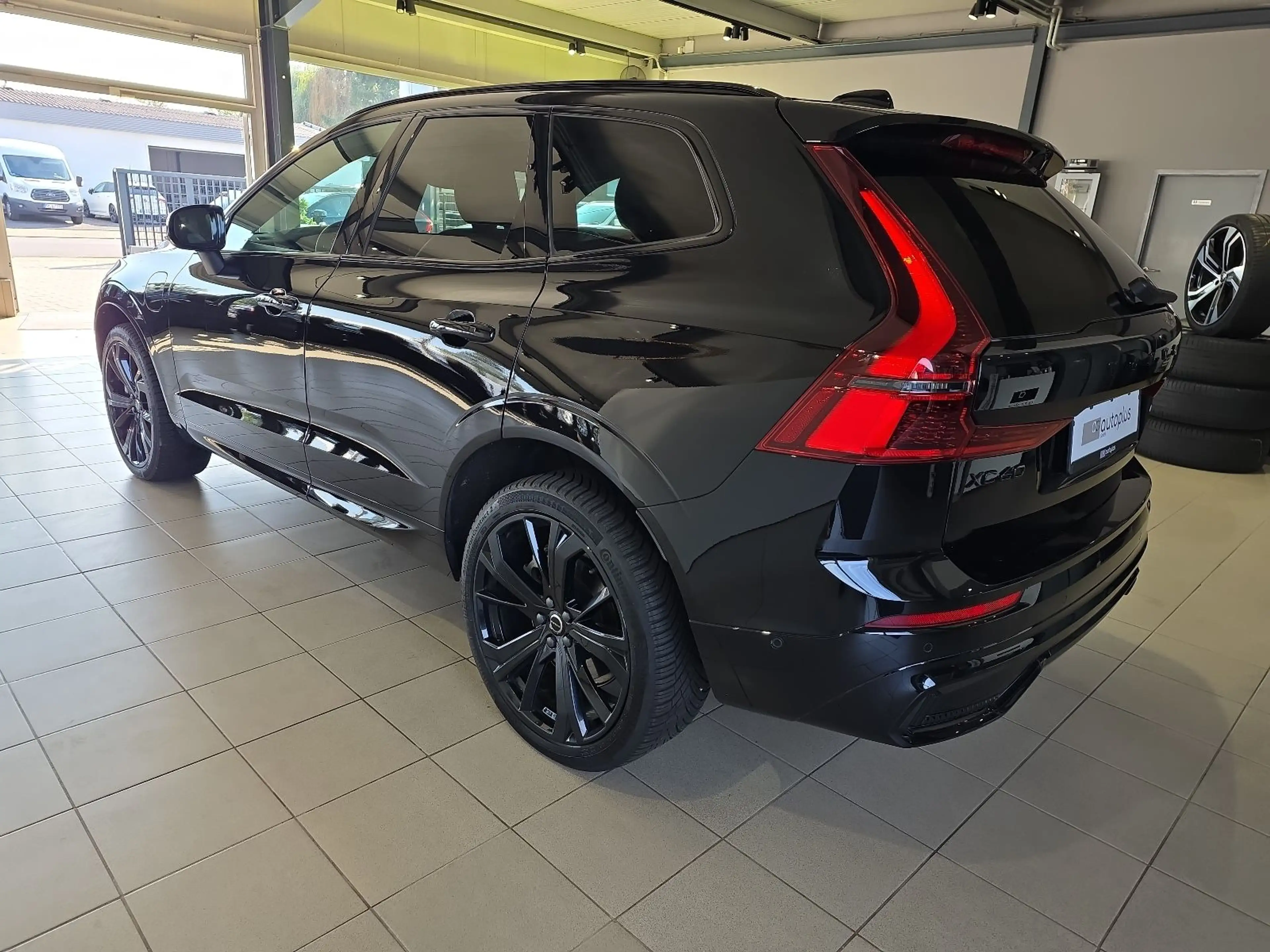 Volvo XC60 T8 Plus Black Edition Recharge AWD ACC 360° — photo 10