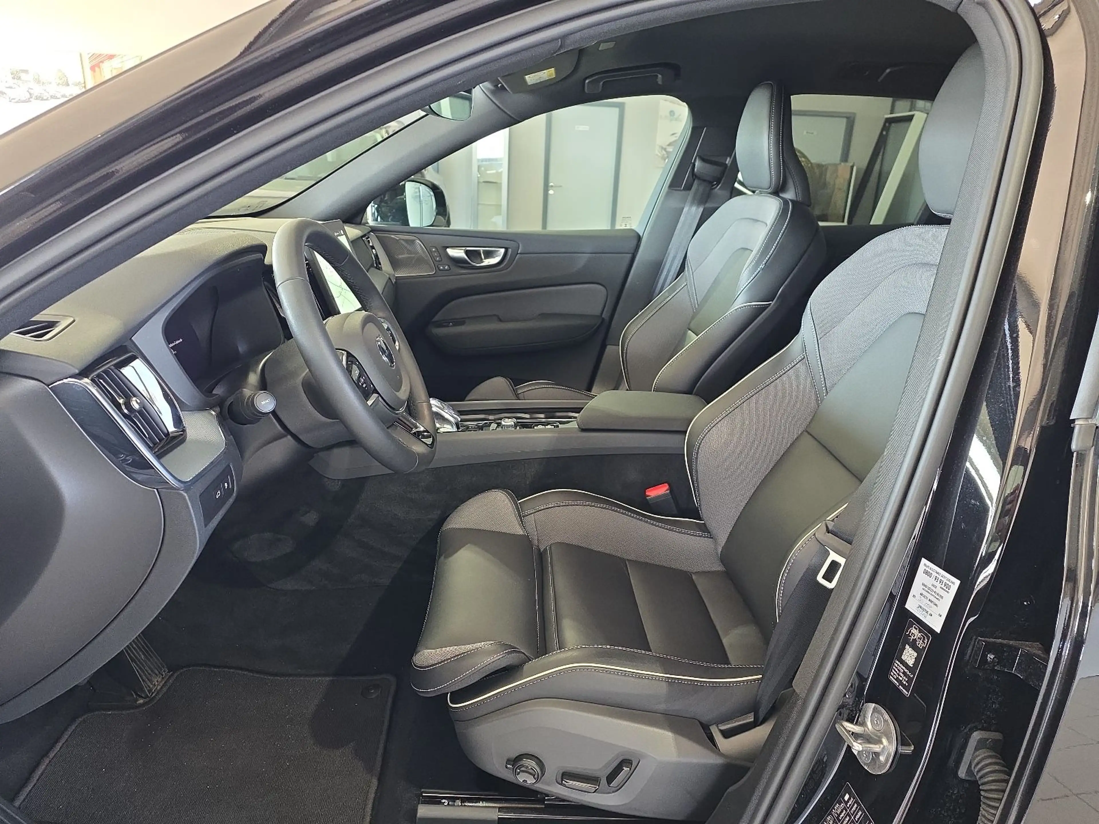 Volvo XC60 T8 Plus Black Edition Recharge AWD ACC 360° — photo 20