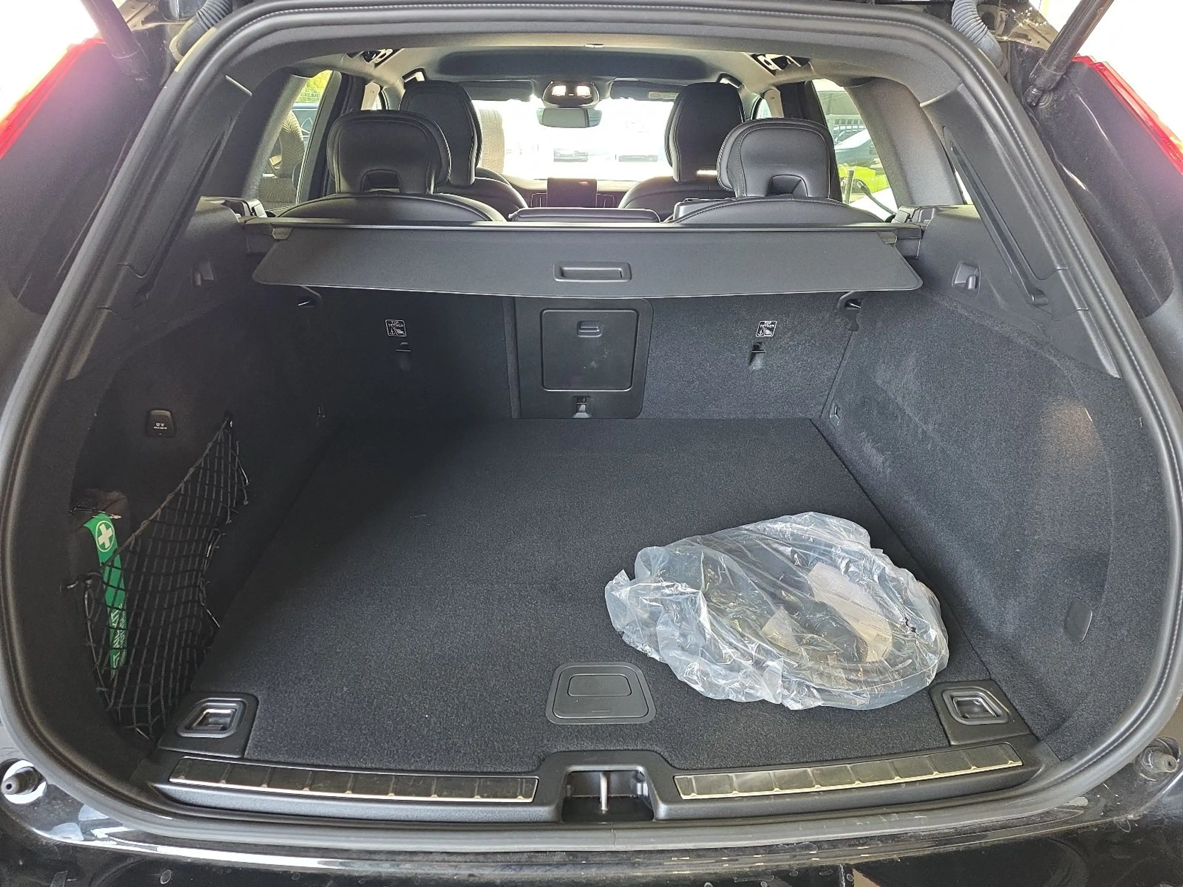 Volvo XC60 T8 Plus Black Edition Recharge AWD ACC 360° — photo 14