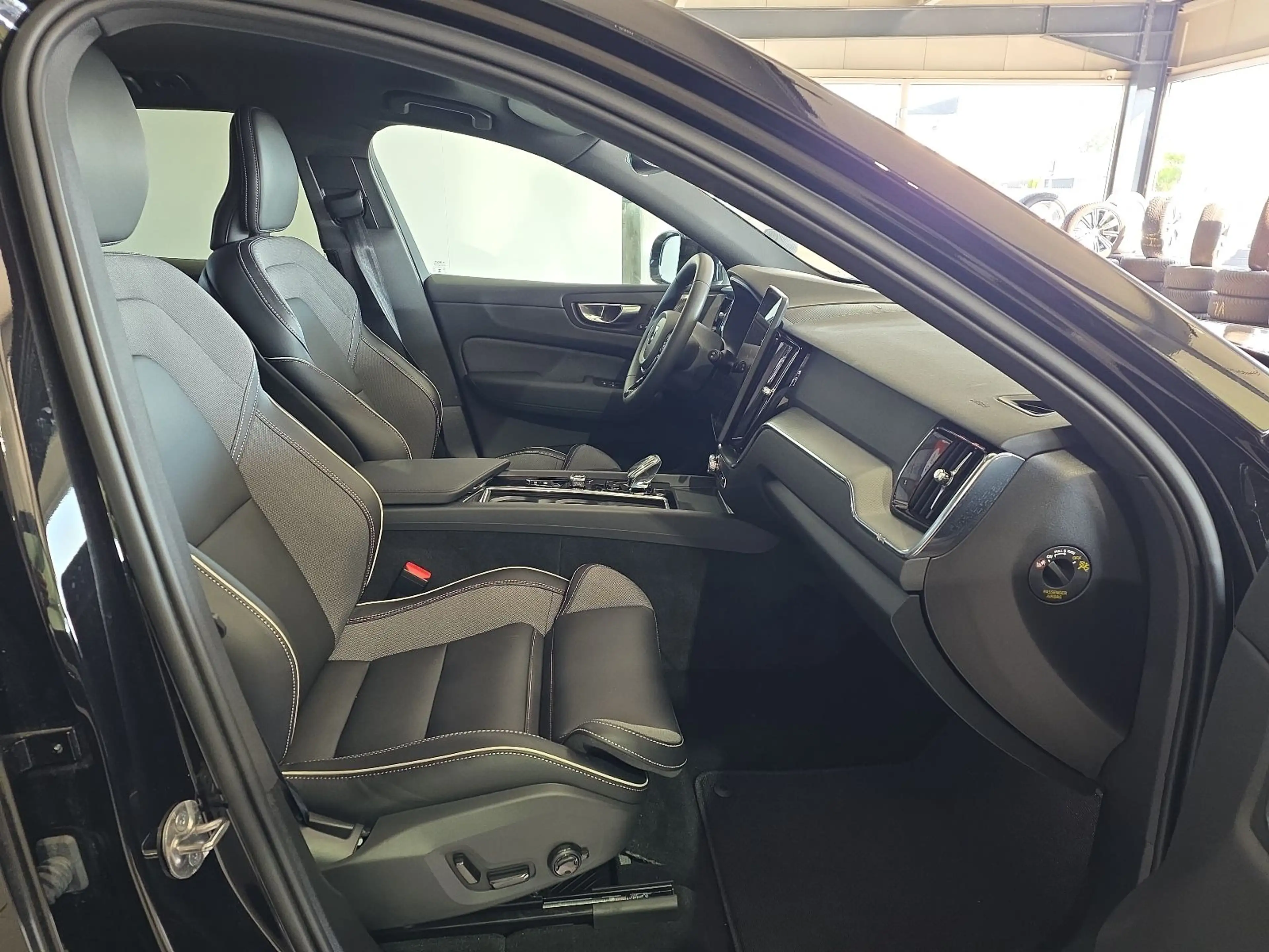 Volvo XC60 T8 Plus Black Edition Recharge AWD ACC 360° — photo 11
