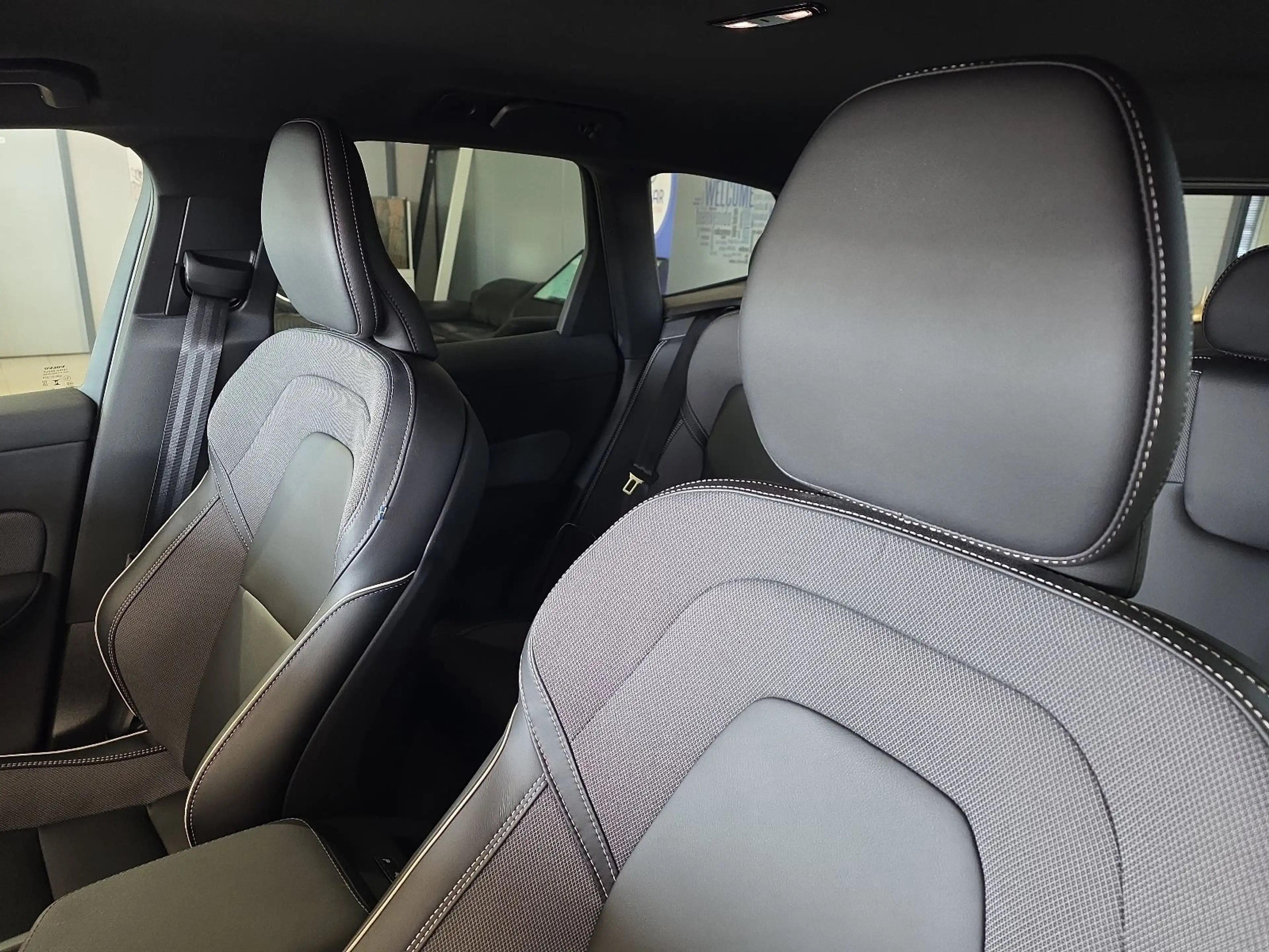 Volvo XC60 T8 Plus Black Edition Recharge AWD ACC 360° — photo 19