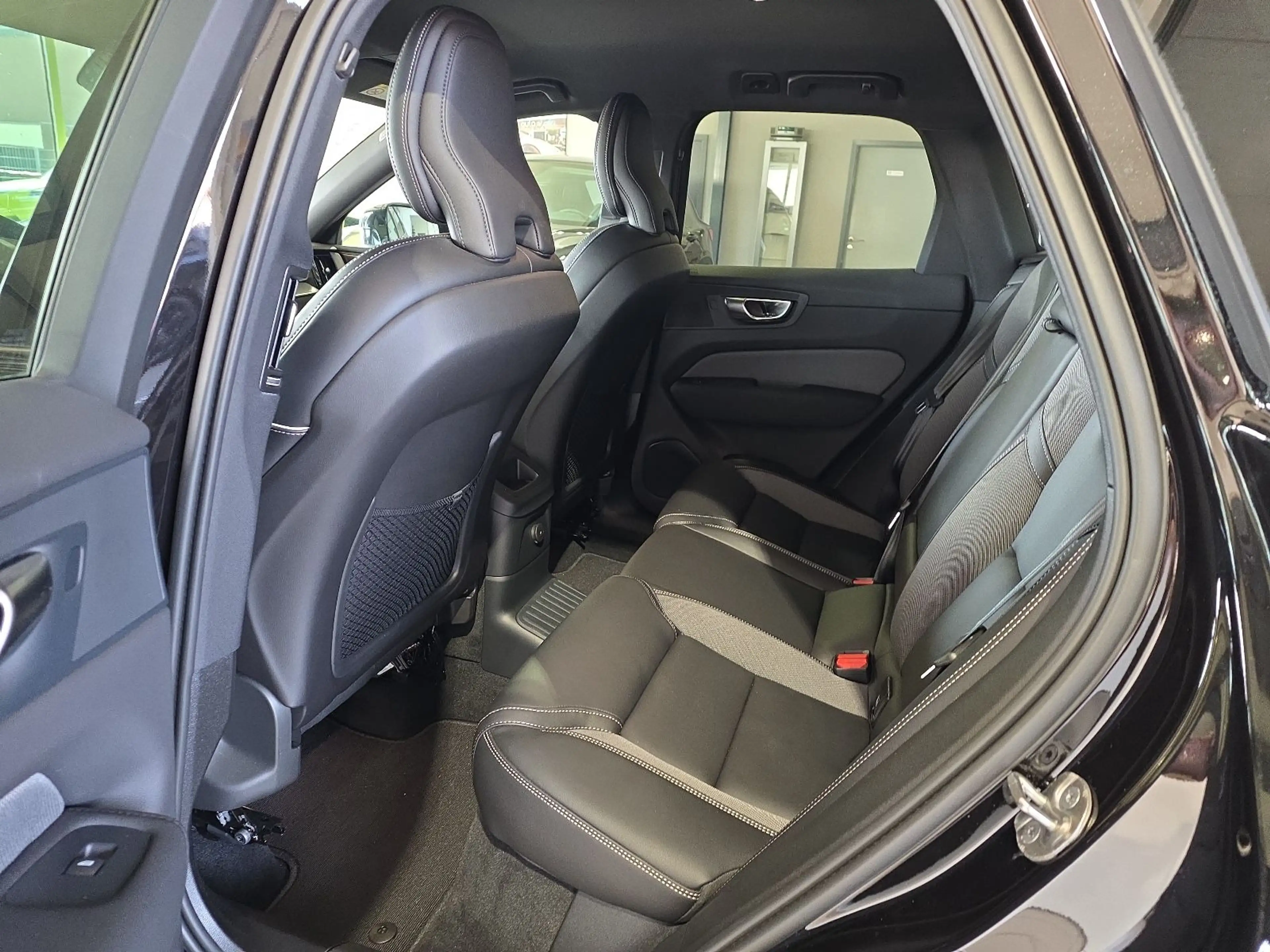 Volvo XC60 T8 Plus Black Edition Recharge AWD ACC 360° — photo 16