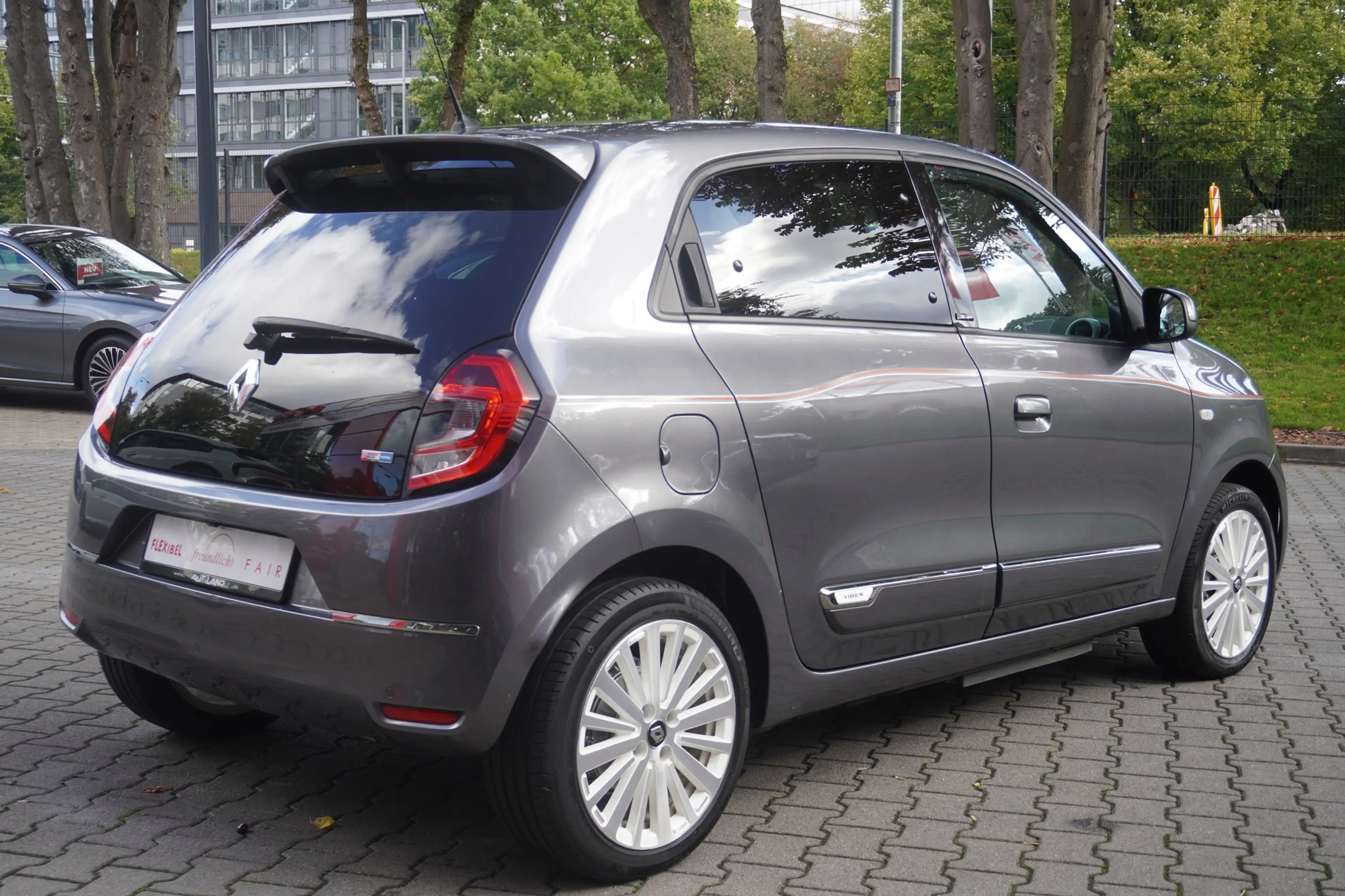 Renault Twingo Vibes Electric Sitzheizung Kamera Navi — photo 6
