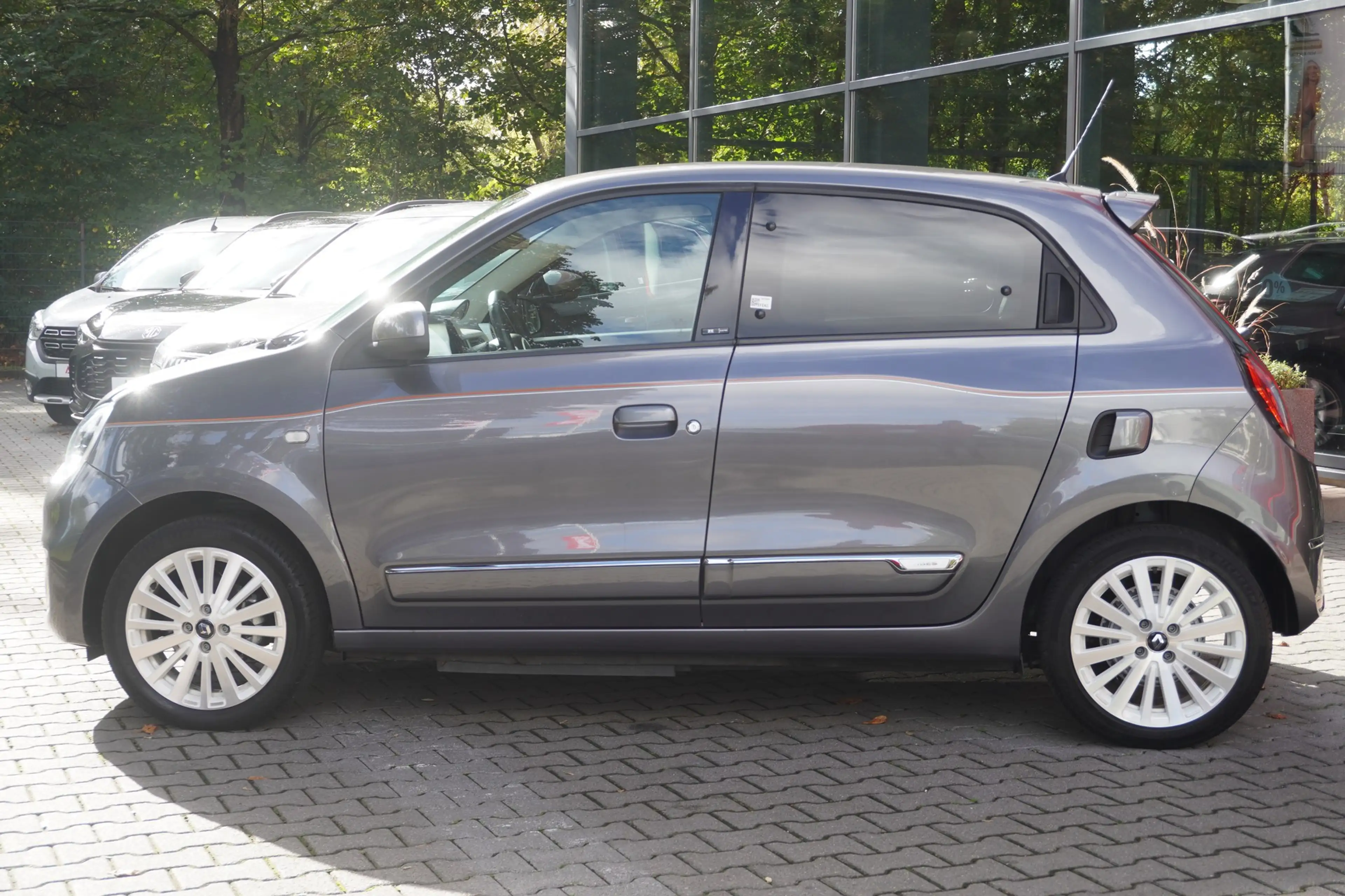 Renault Twingo Vibes Electric Sitzheizung Kamera Navi — photo 9