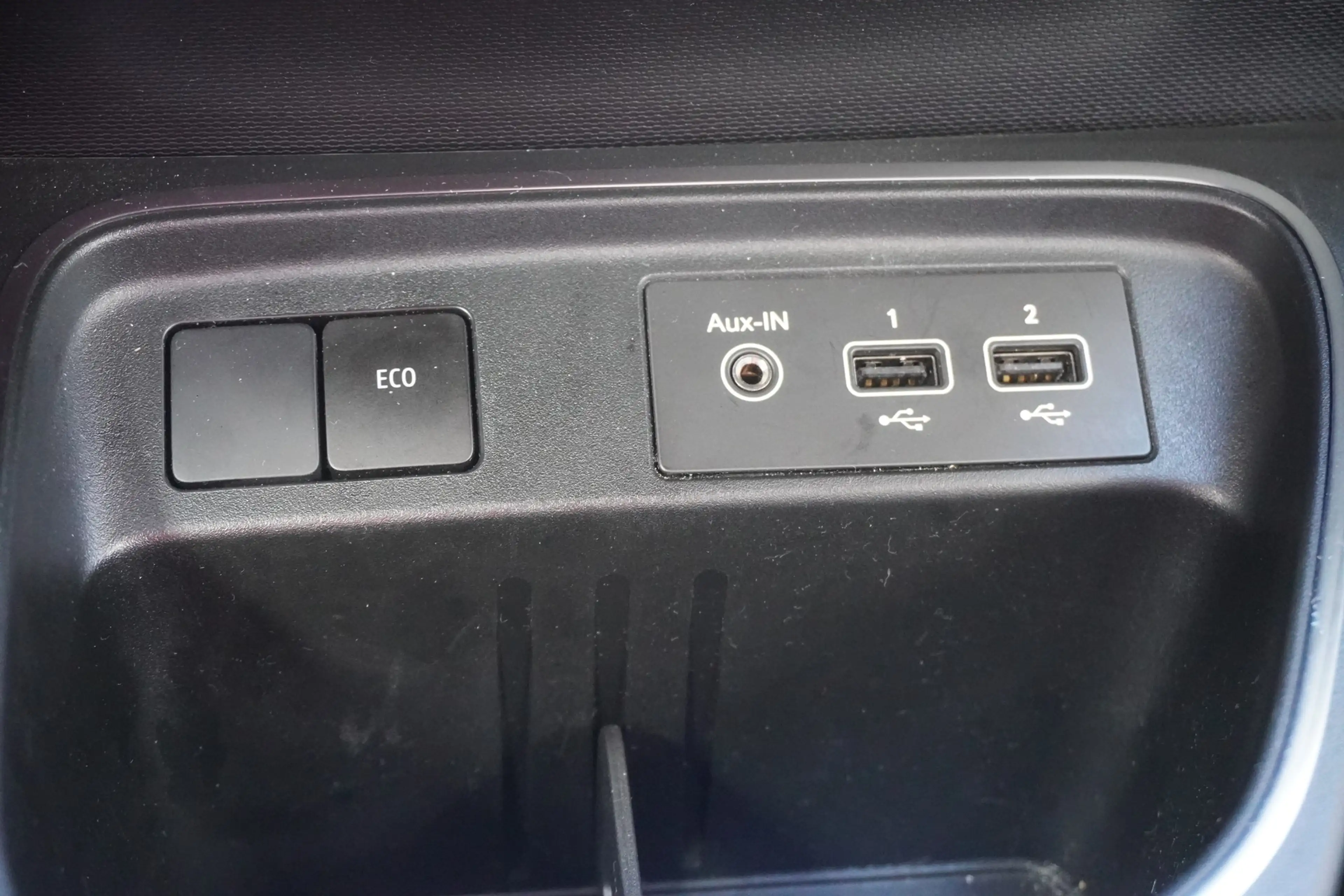 Renault Twingo Vibes Electric Sitzheizung Kamera Navi — photo 27