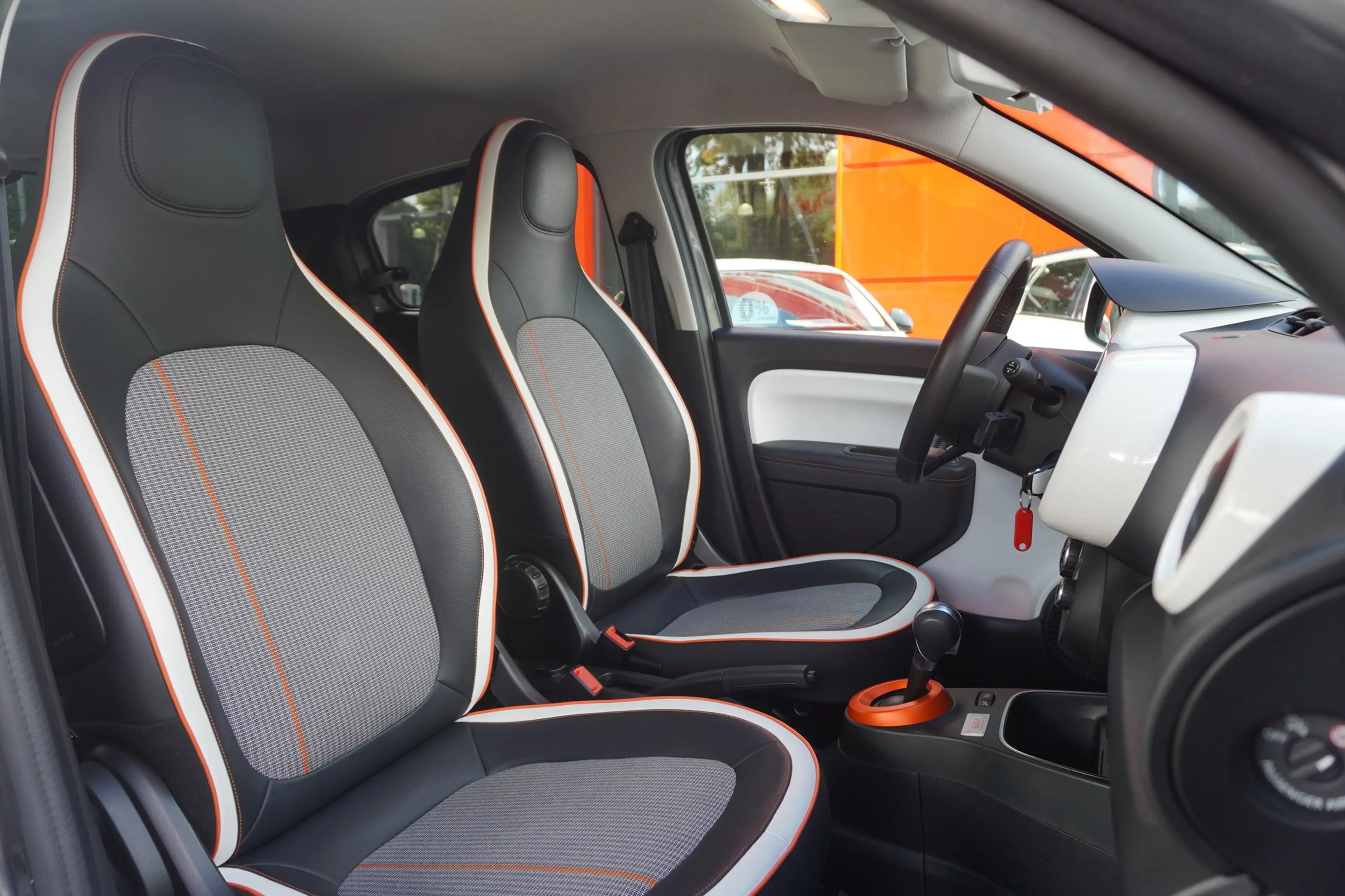 Renault Twingo Vibes Electric Sitzheizung Kamera Navi — photo 30