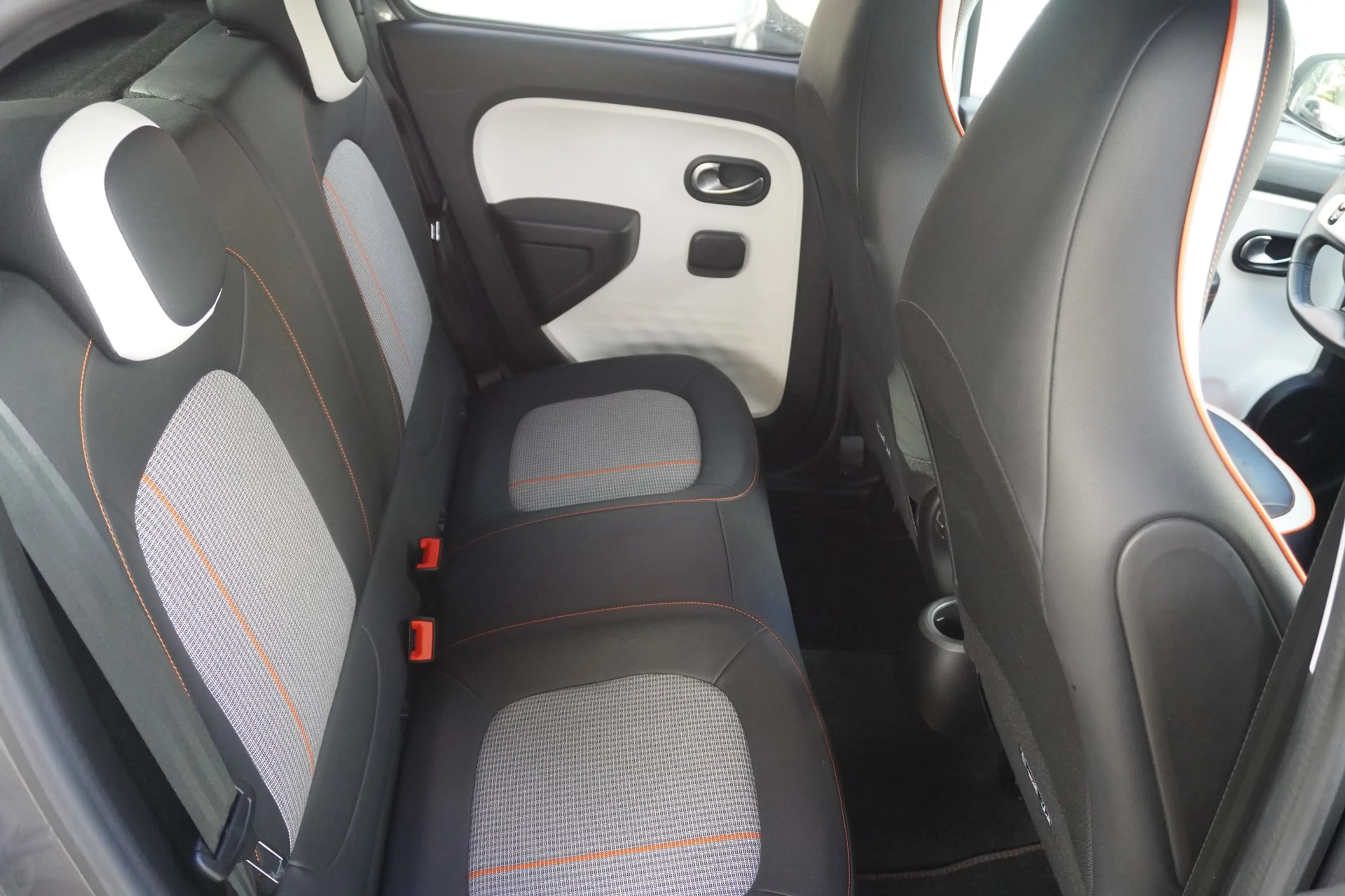 Renault Twingo Vibes Electric Sitzheizung Kamera Navi — photo 28
