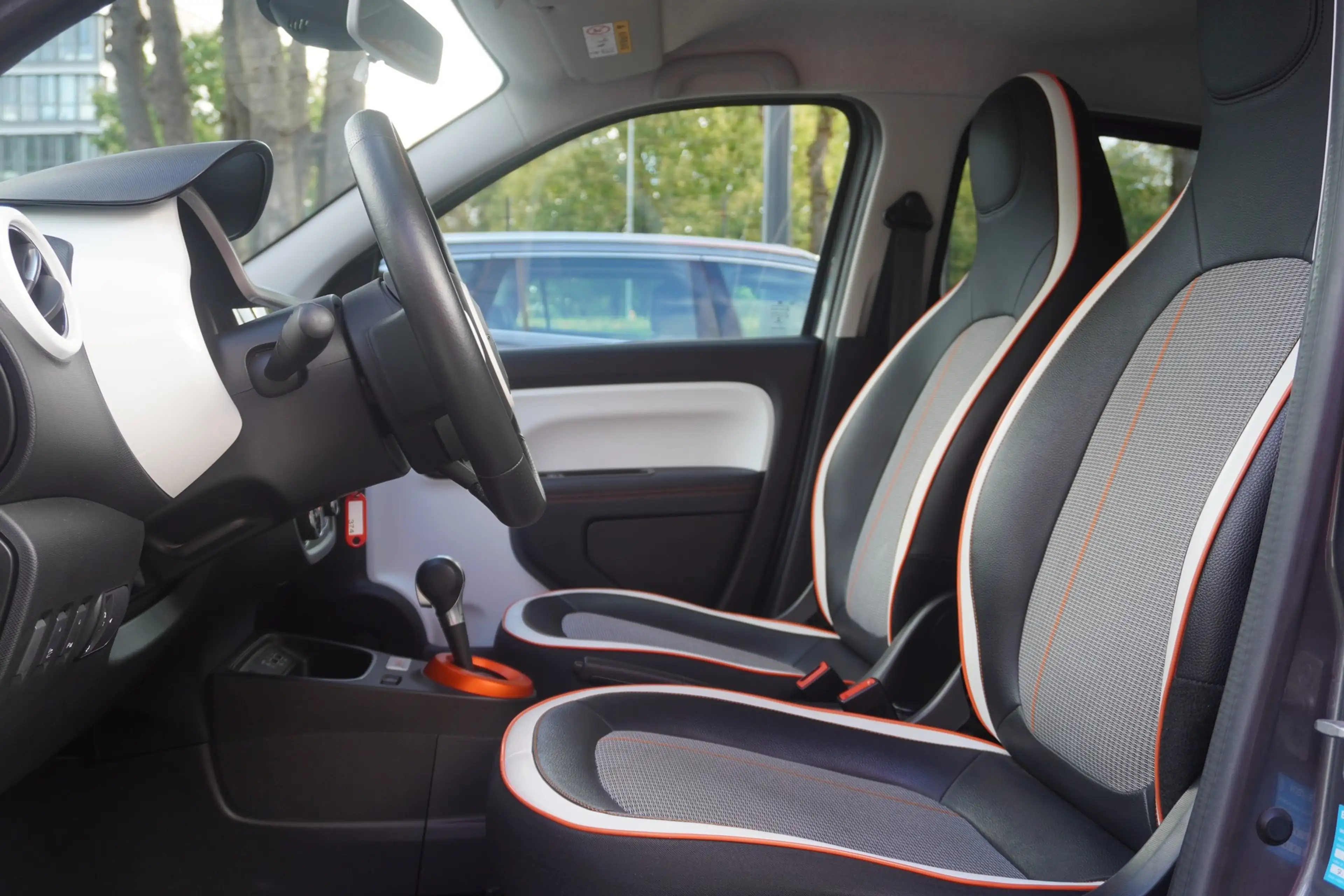 Renault Twingo Vibes Electric Sitzheizung Kamera Navi — photo 11