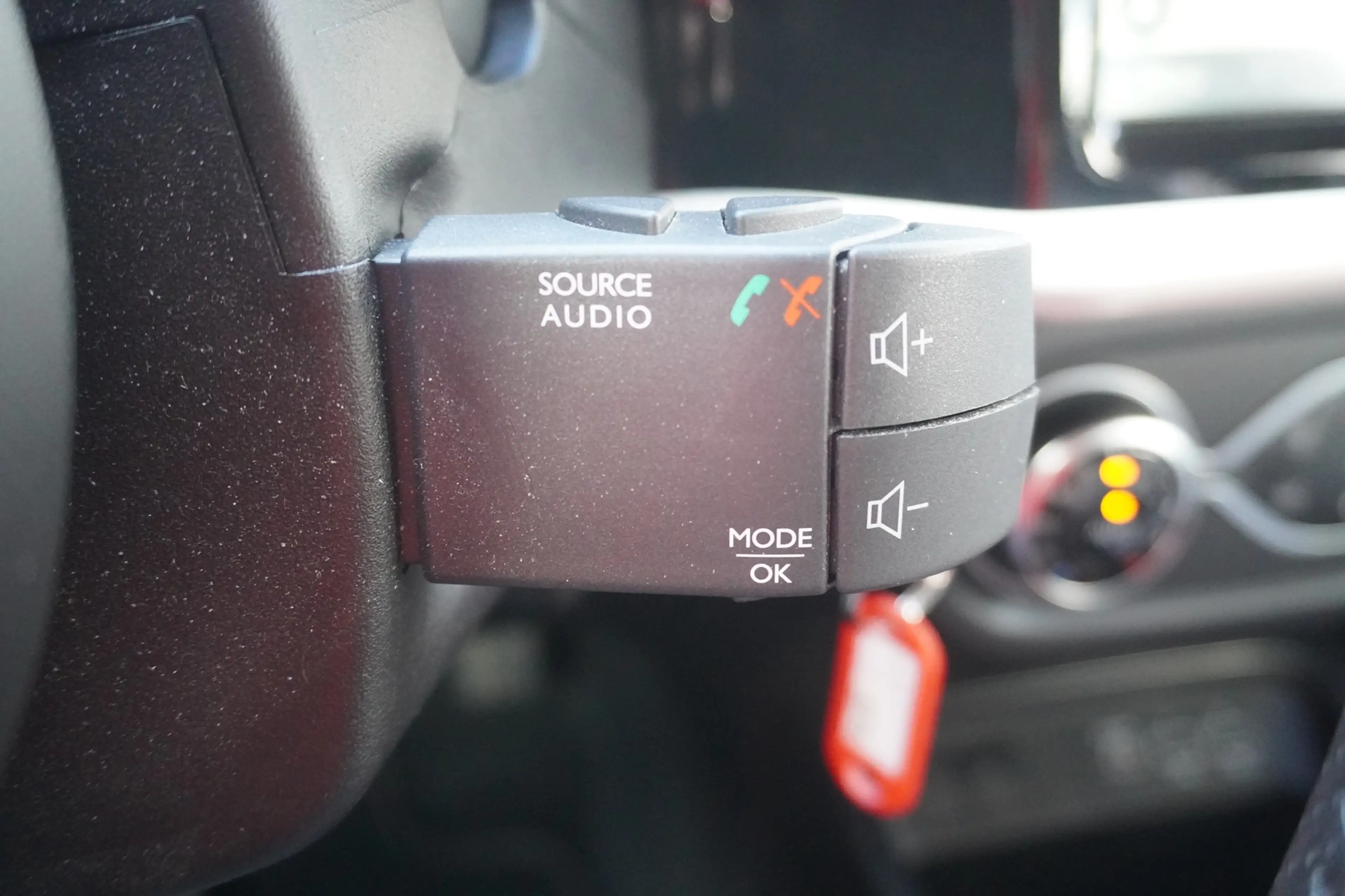 Renault Twingo Vibes Electric Sitzheizung Kamera Navi — photo 18