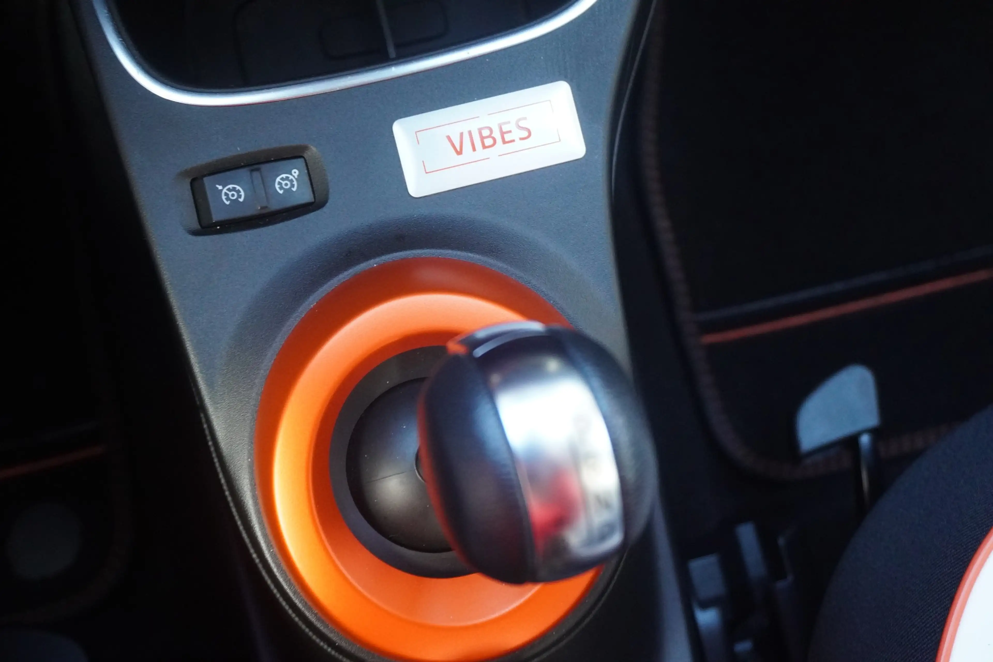 Renault Twingo Vibes Electric Sitzheizung Kamera Navi — photo 26