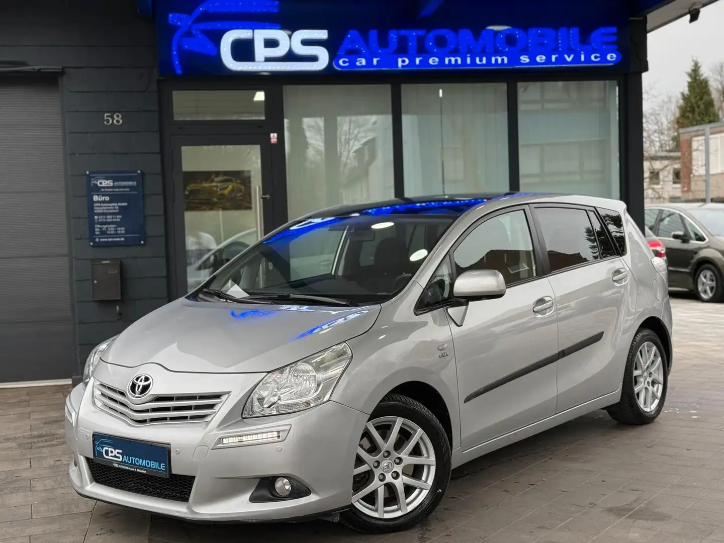 Toyota Verso D-Cat  2 Hand Automatik Silber - 1