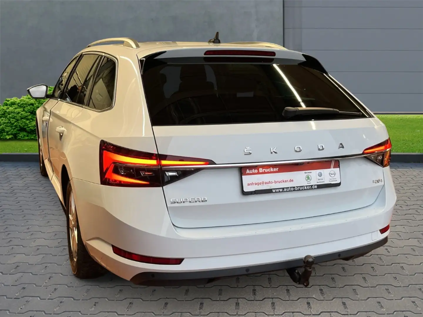 Skoda Superb Combi Style 4x4+Anhängerkupplung+Navi+Standheizung Weiß - 2