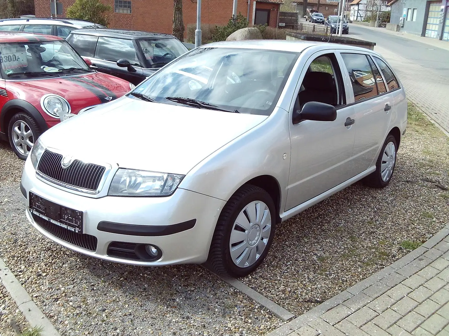 Skoda Fabia Classic Kombi 2 Hand 1 Jahr Gewährleistung Grau - 1