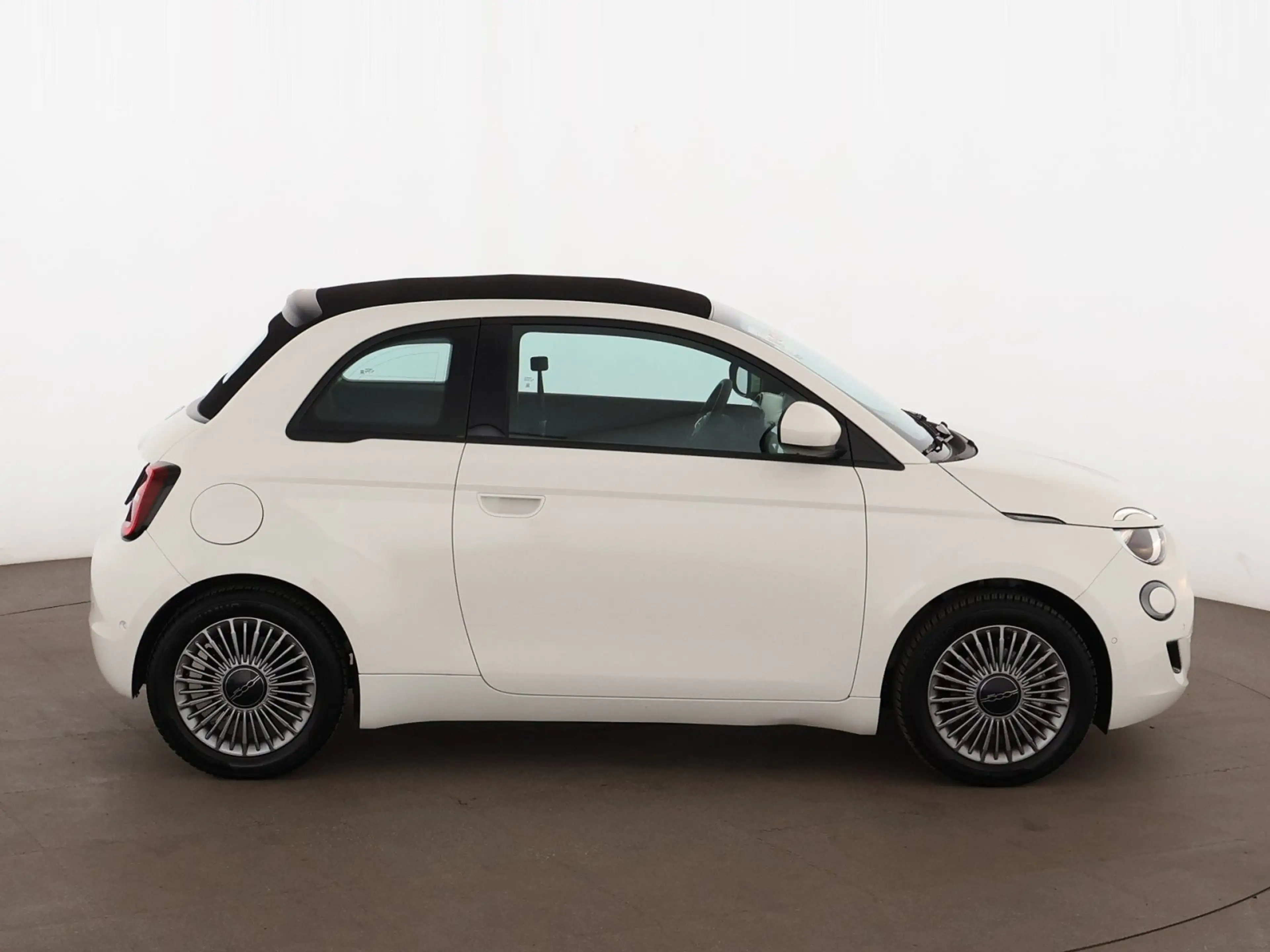Fiat 500e 500 e Cabrio 42kWh Aut SITZHZG R-CAM ASSIST TEMP — photo 9