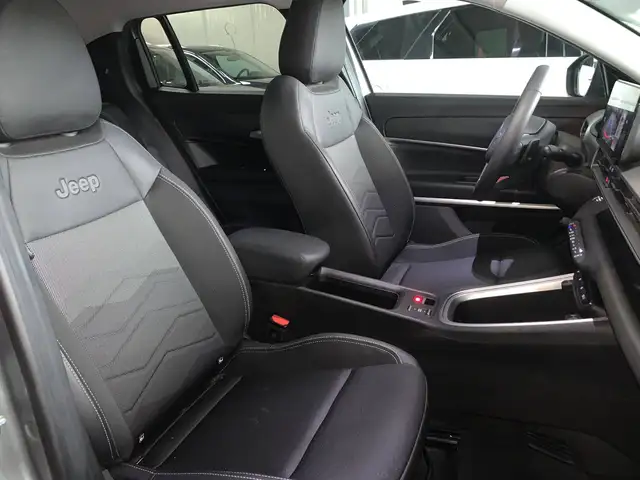 Jeep Avenger view 9