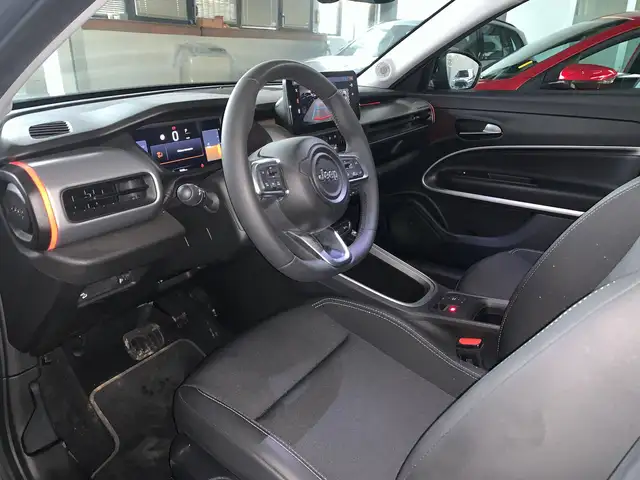 Jeep Avenger view 5