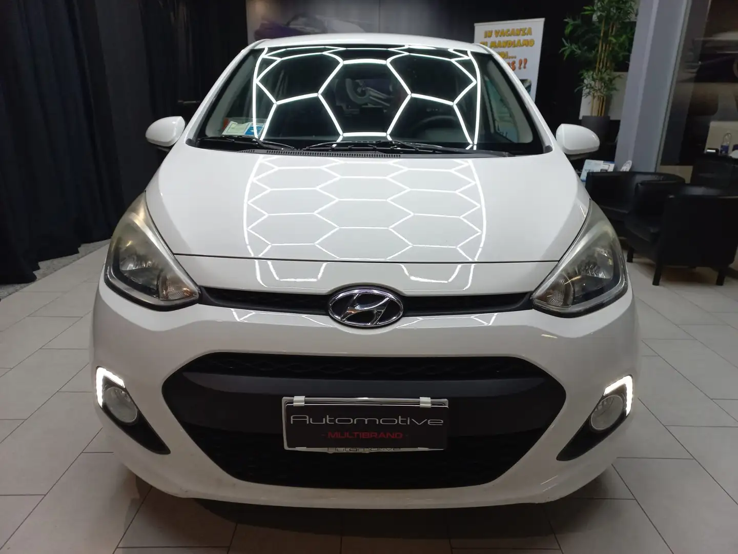 Hyundai i10 i10 1.0 Comfort auto Bianco - 2