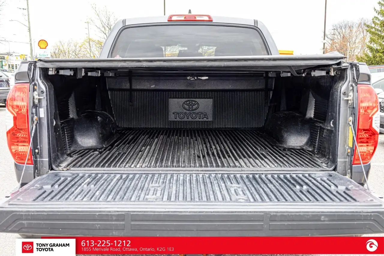 Toyota Tundra снимка Toyota Tundra