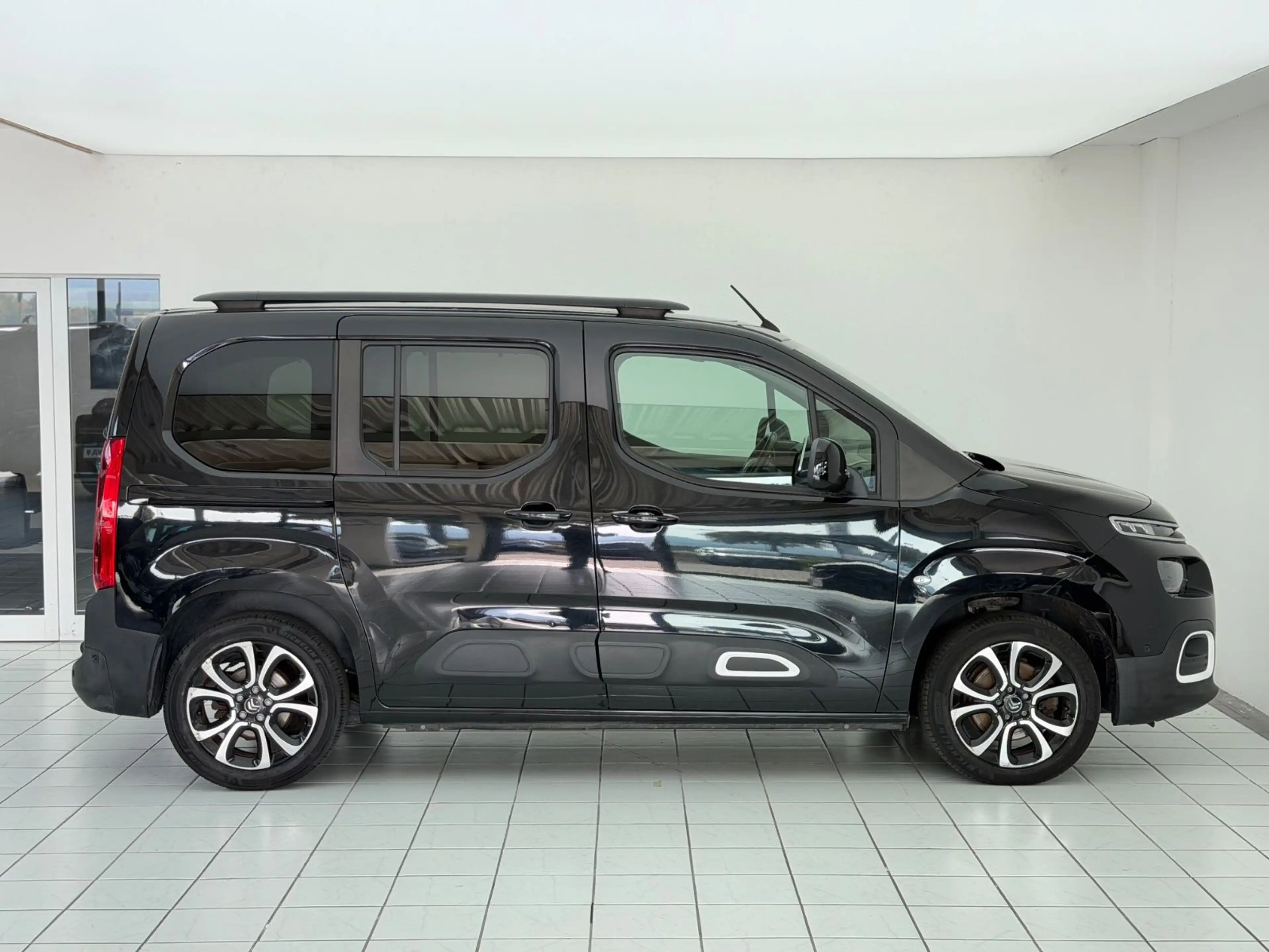 Citroen Berlingo Shine M *AHK*AppleCarPlay*Panorama* — photo 11