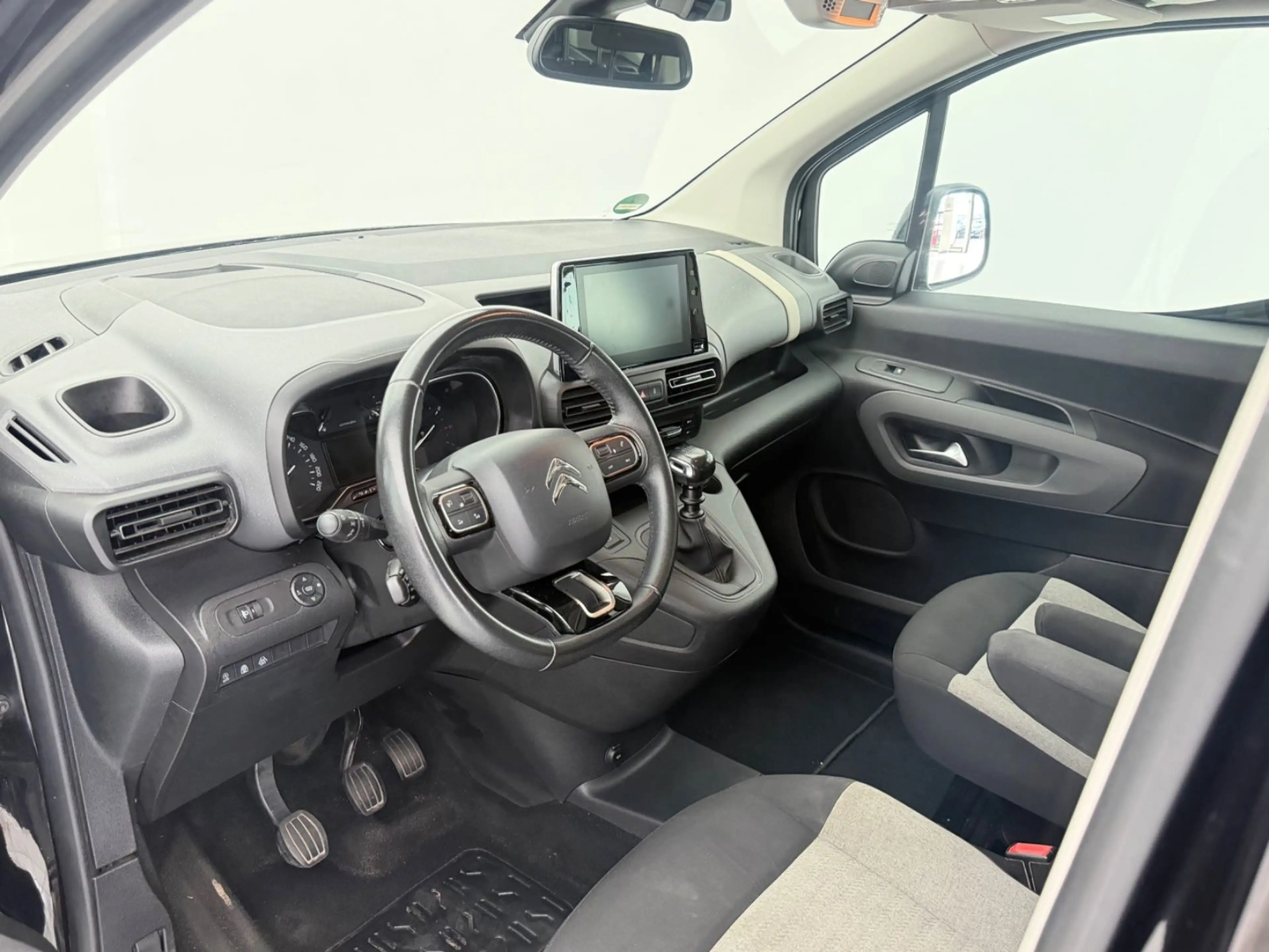 Citroen Berlingo Shine M *AHK*AppleCarPlay*Panorama* — photo 13
