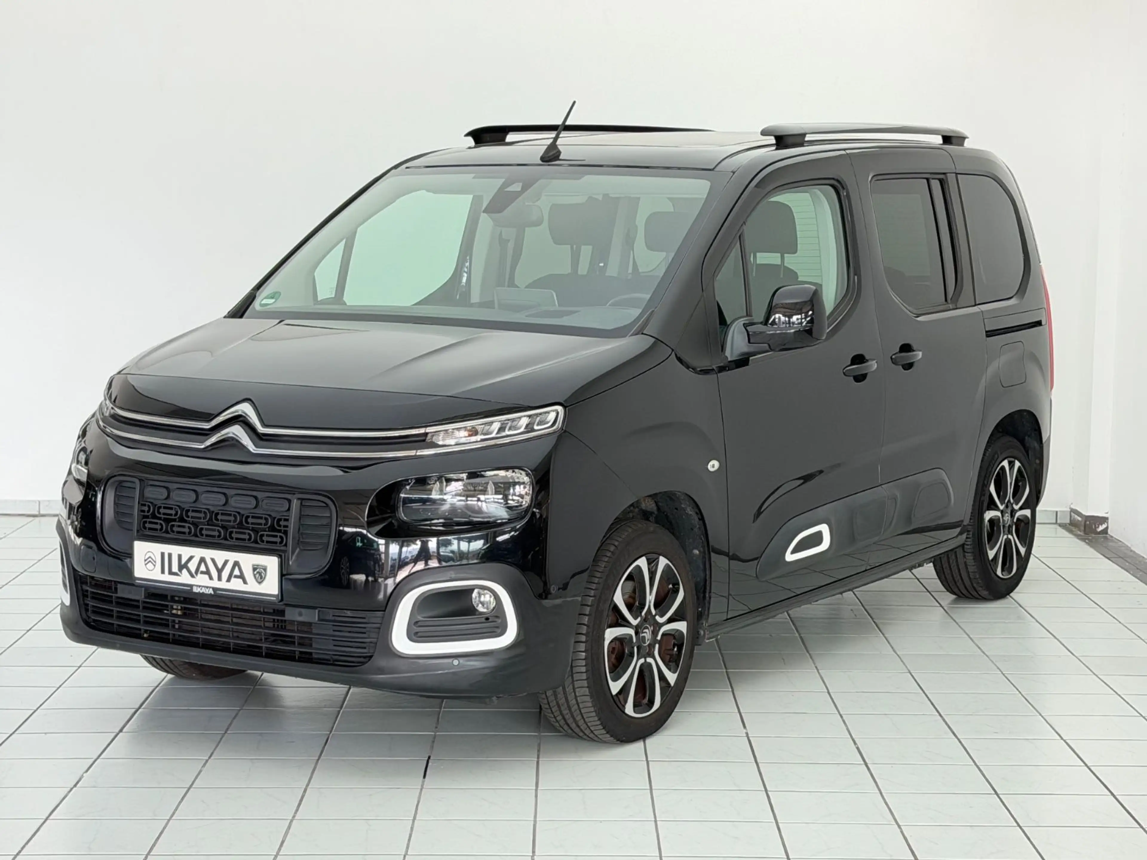 Citroen Berlingo Shine M *AHK*AppleCarPlay*Panorama* — photo 3