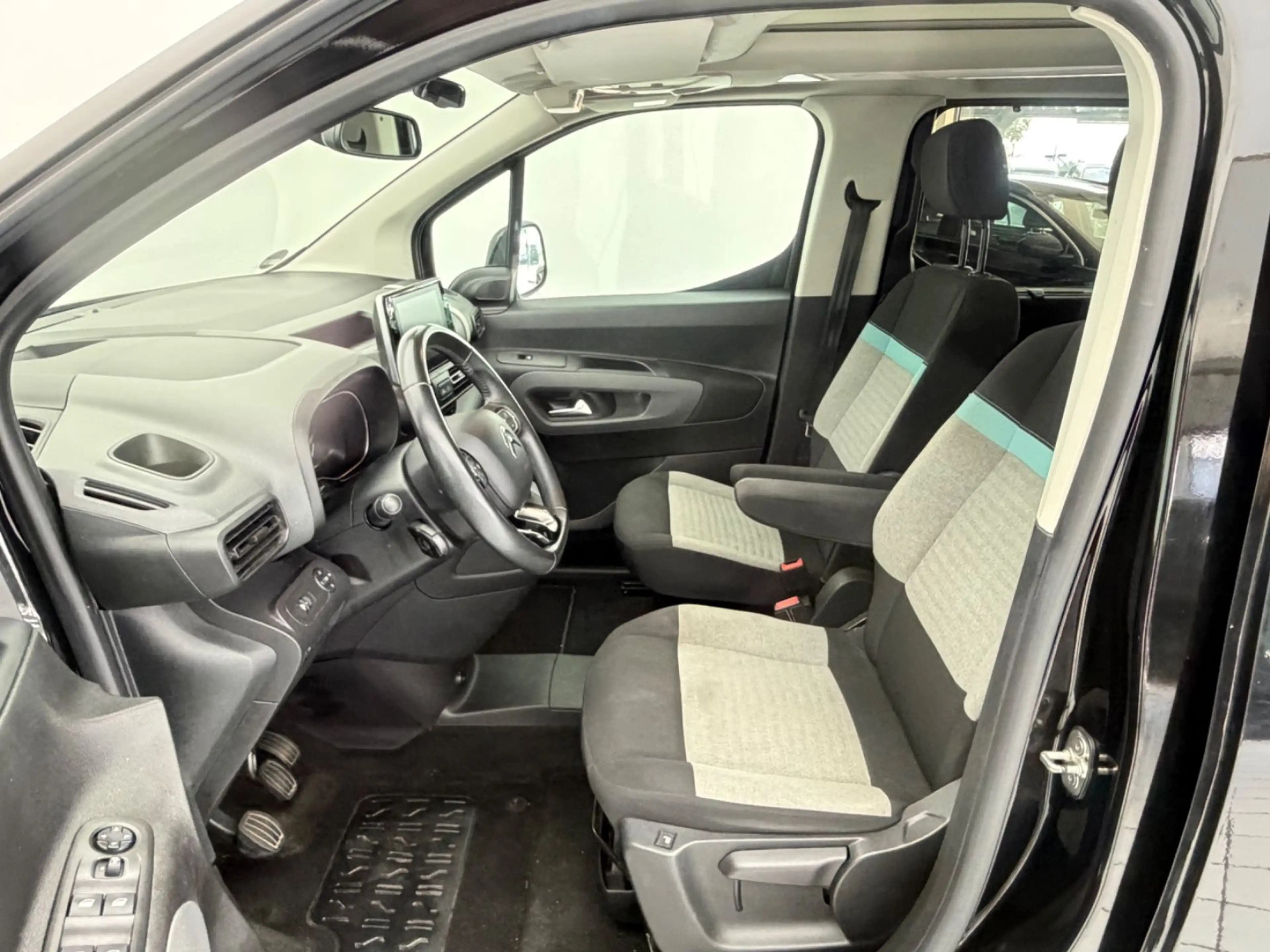 Citroen Berlingo Shine M *AHK*AppleCarPlay*Panorama* — photo 14