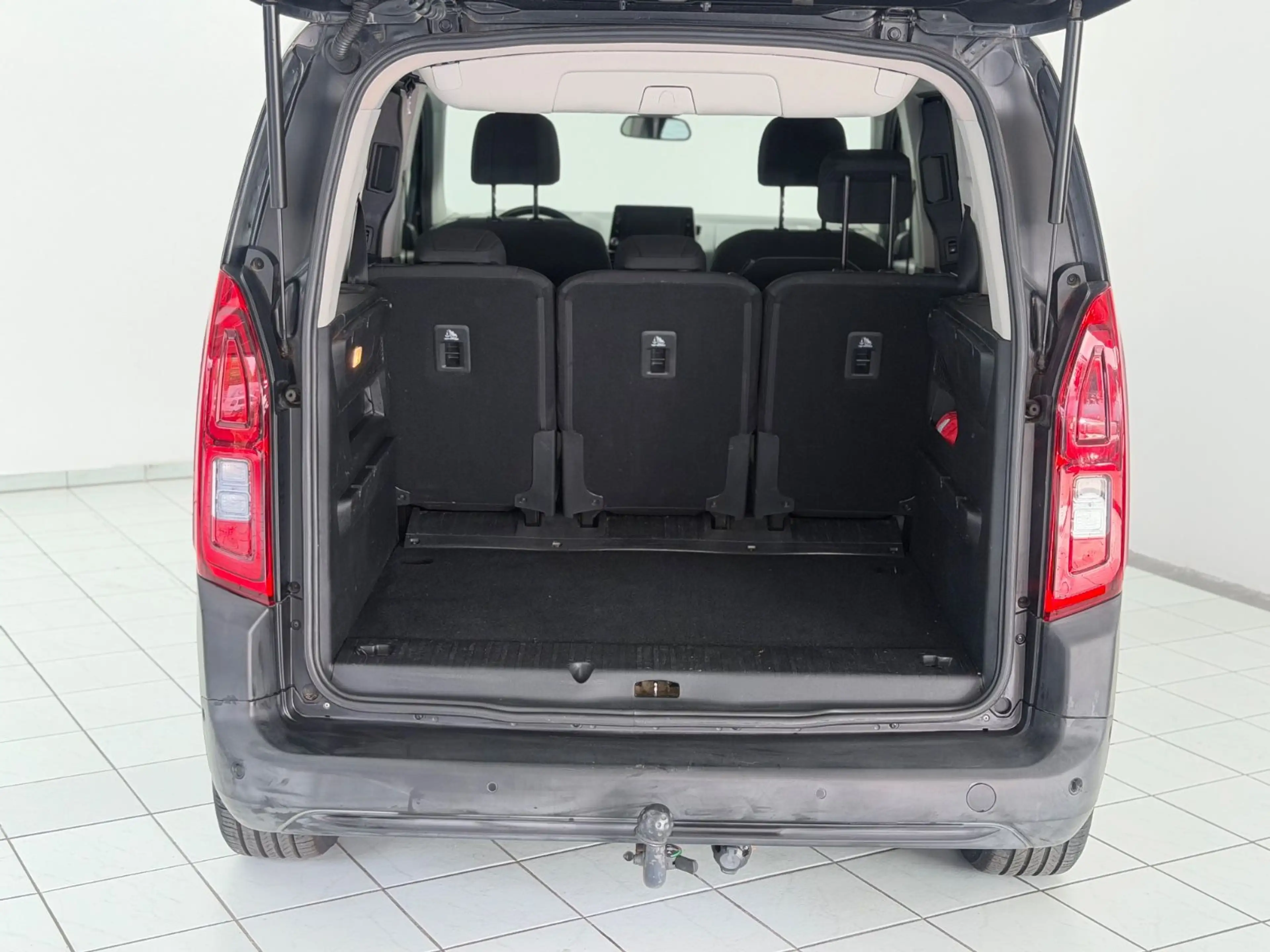 Citroen Berlingo Shine M *AHK*AppleCarPlay*Panorama* — photo 9