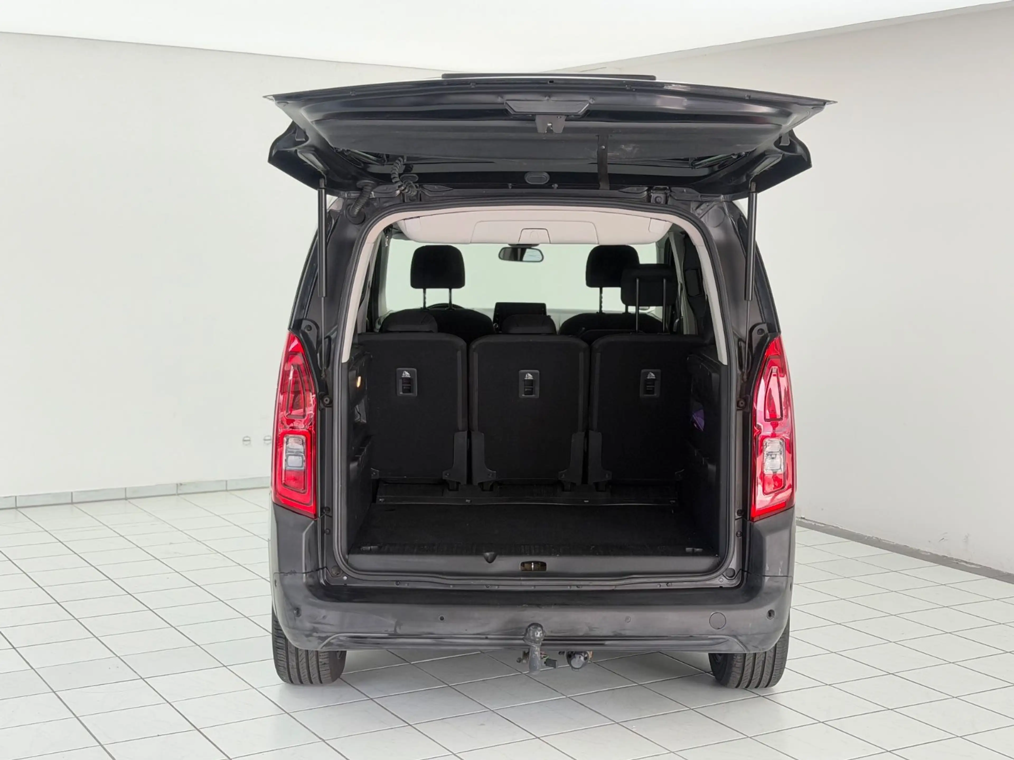 Citroen Berlingo Shine M *AHK*AppleCarPlay*Panorama* — photo 8