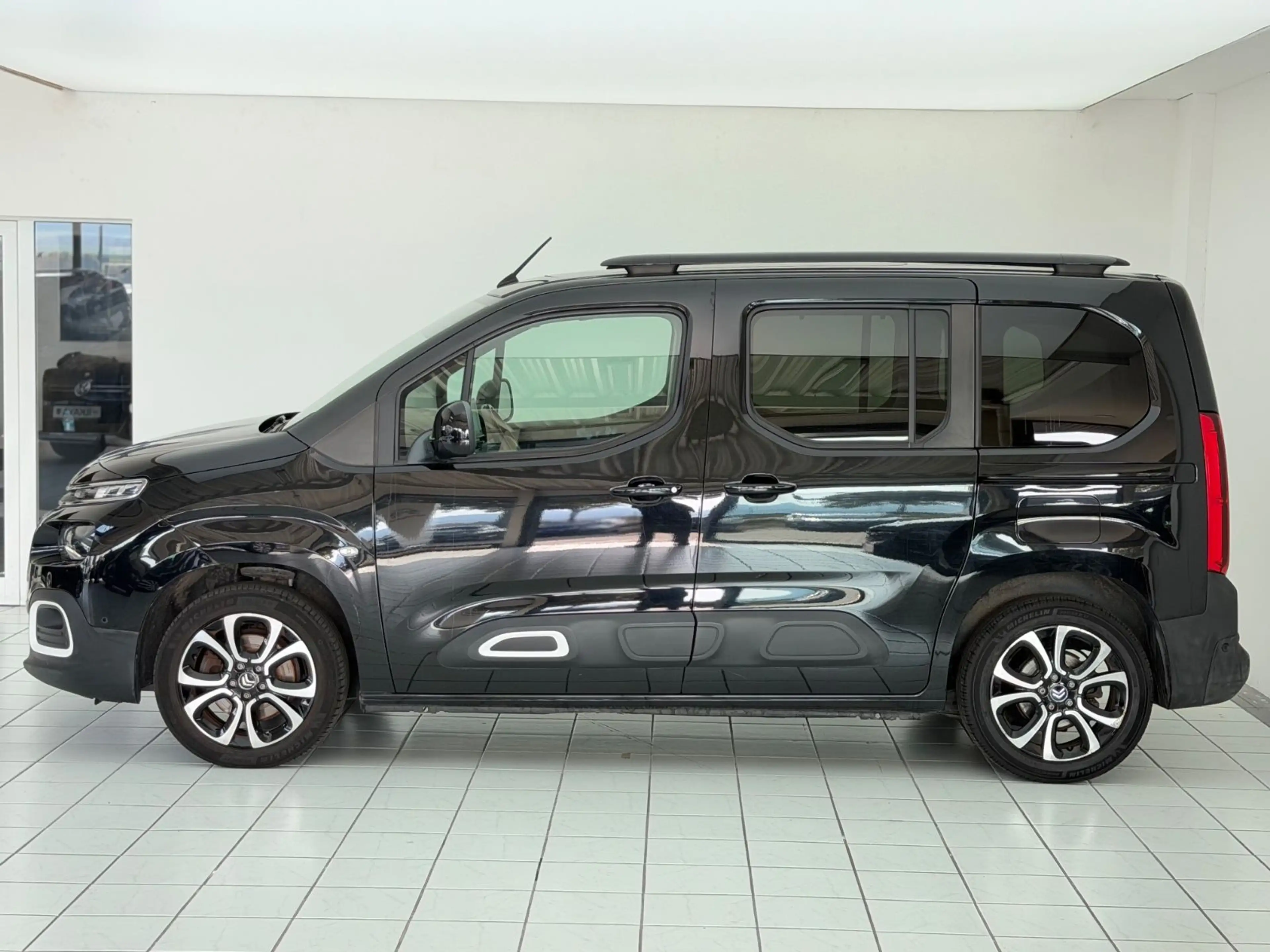 Citroen Berlingo Shine M *AHK*AppleCarPlay*Panorama* — photo 4