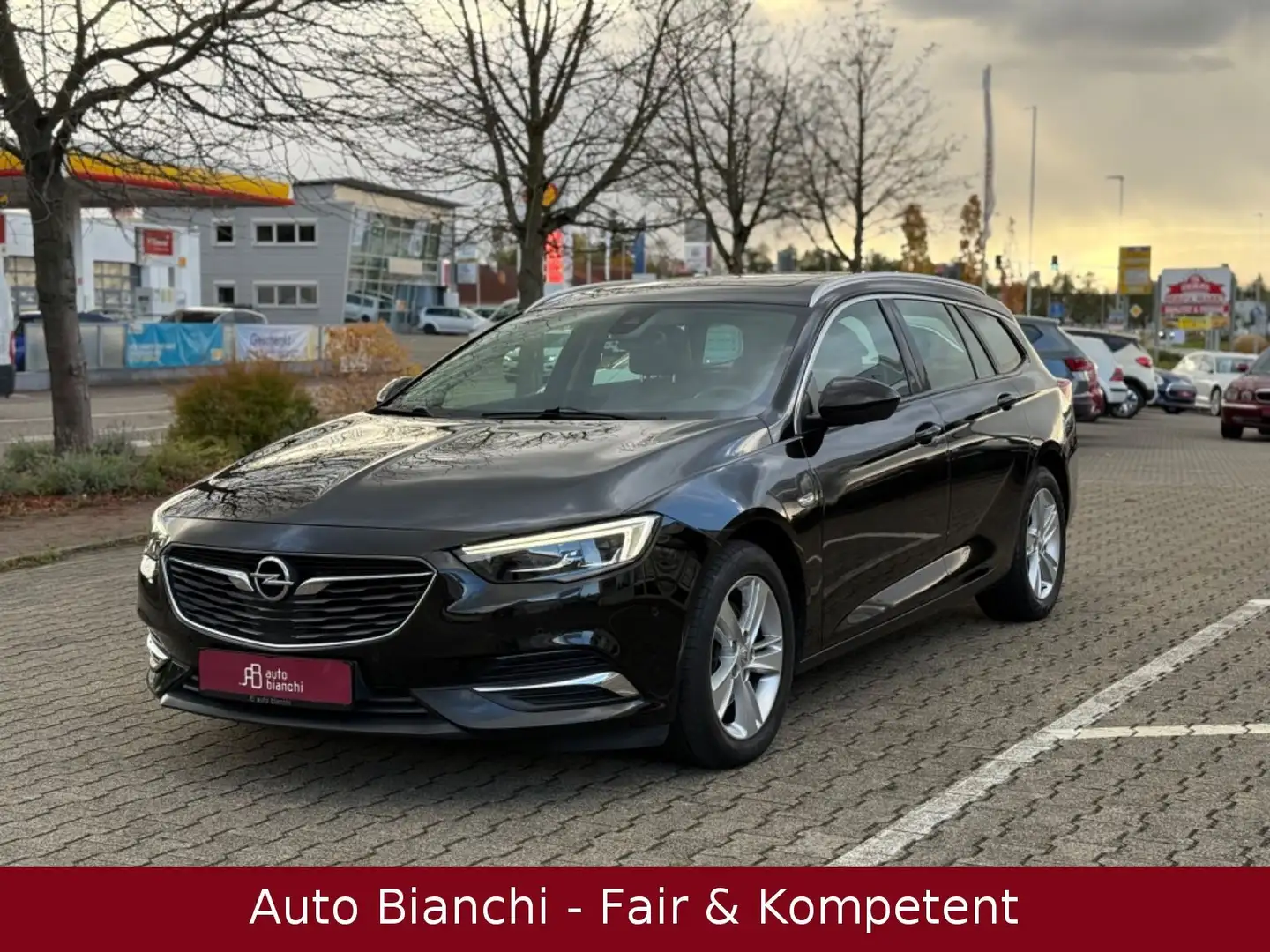 Opel Insignia Sports Tourer Innovation 4x4 Vollausst. Schwarz - 1