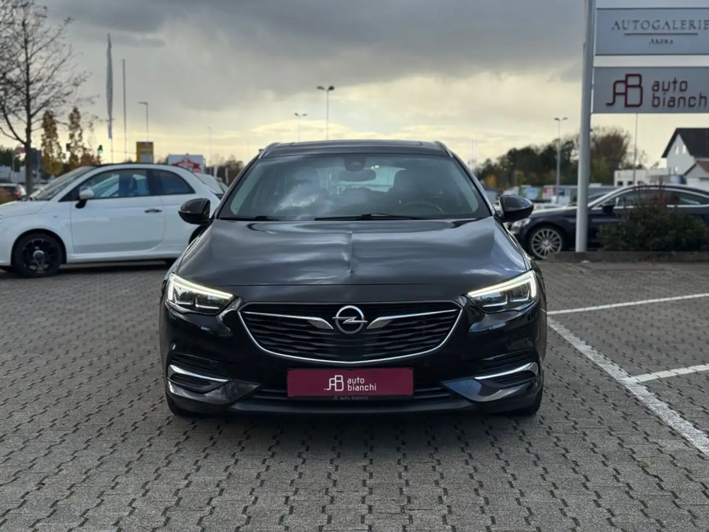 Opel Insignia Sports Tourer Innovation 4x4 Vollausst. Schwarz - 2