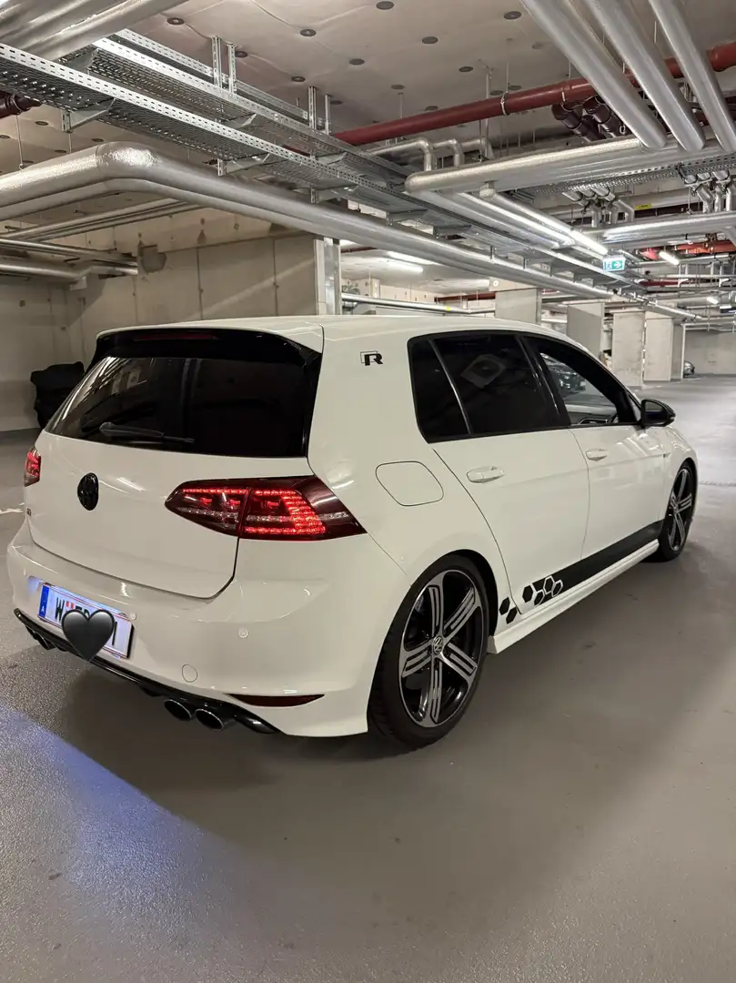 Volkswagen Golf R - 1