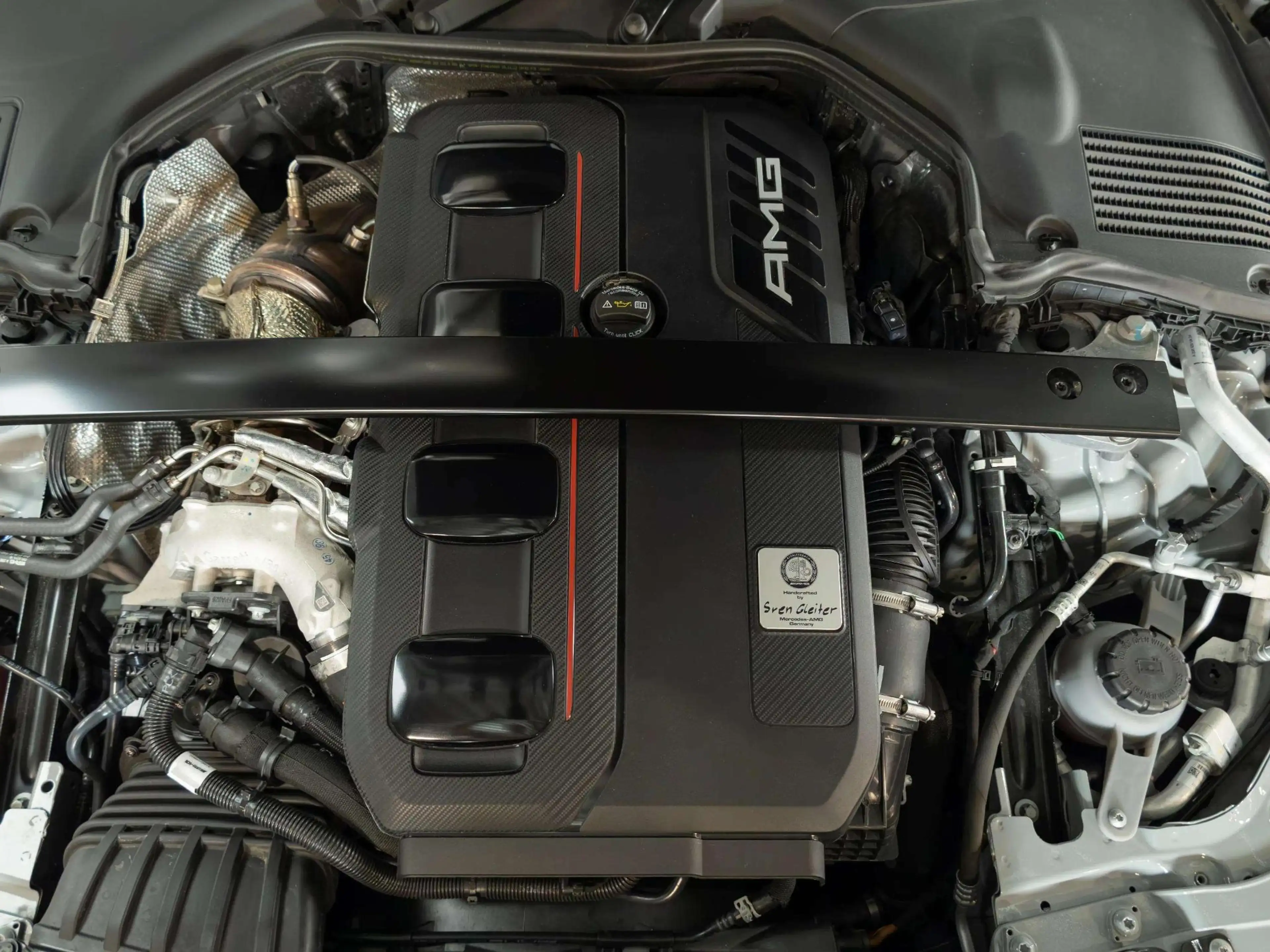 Mercedes-Benz C 63 AMG Limousine AMG S E Performance | Panorama dak — photo 6