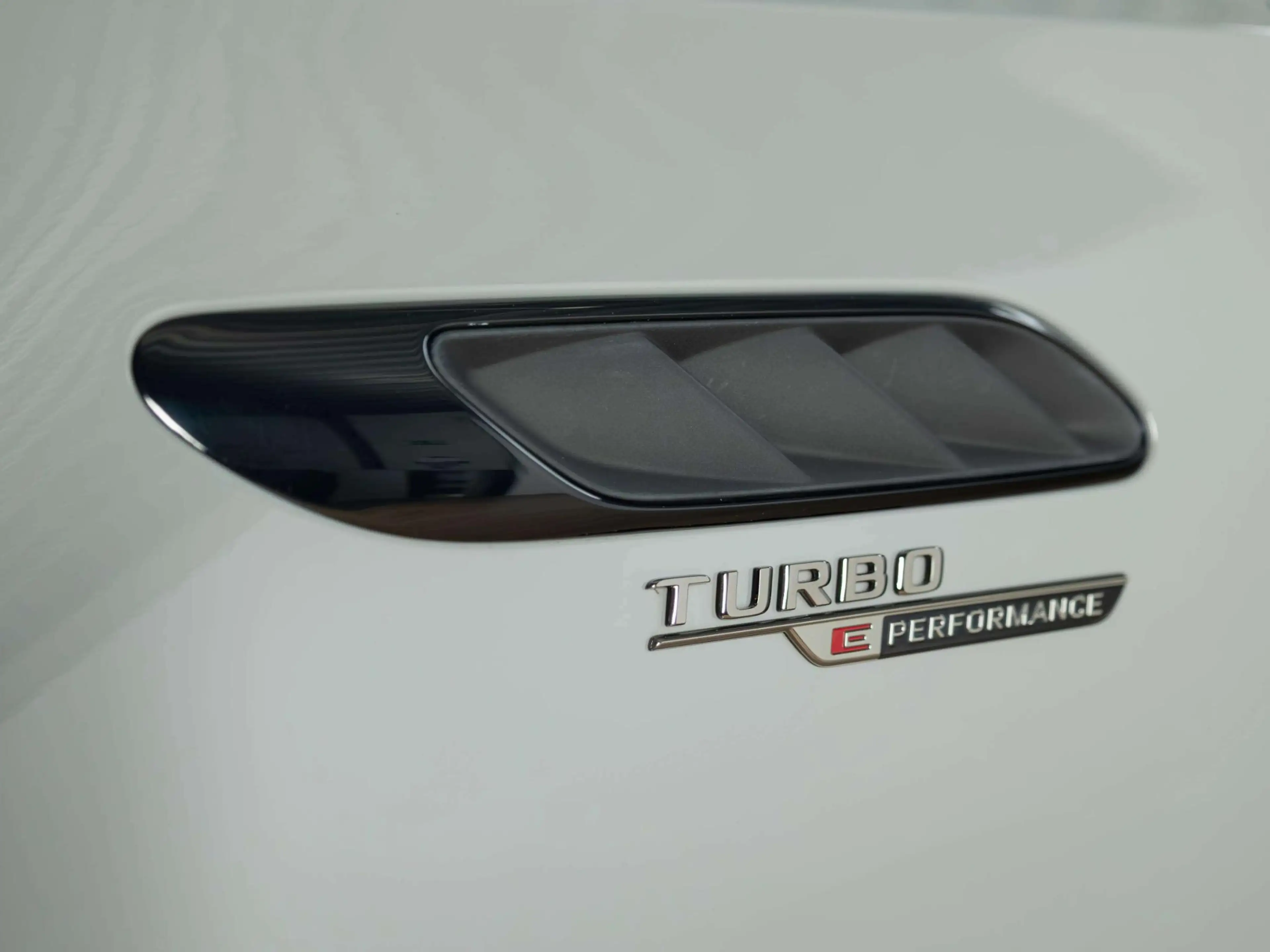 Mercedes-Benz C 63 AMG Limousine AMG S E Performance | Panorama dak — photo 15