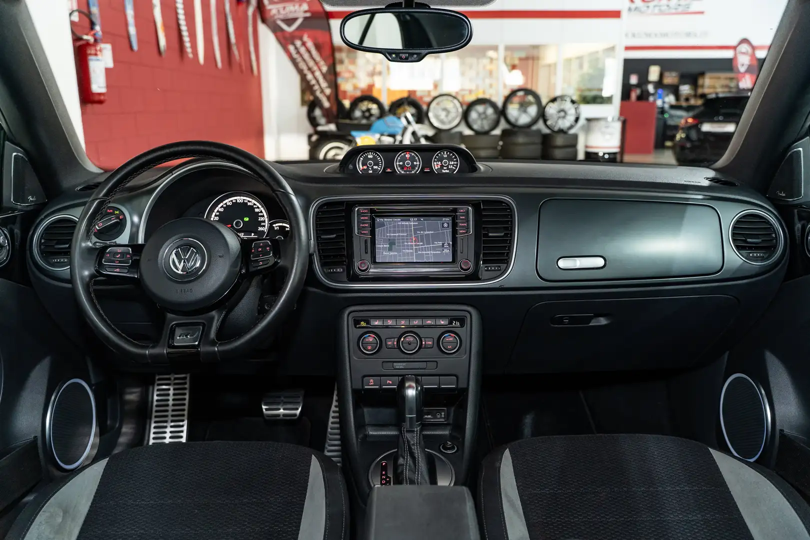 Volkswagen Maggiolino 2.0 TSI 220cv DSG Sport R line cabrio Grigio - 2