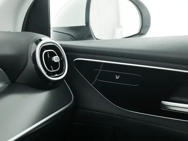 Mercedes-Benz GLC view 14