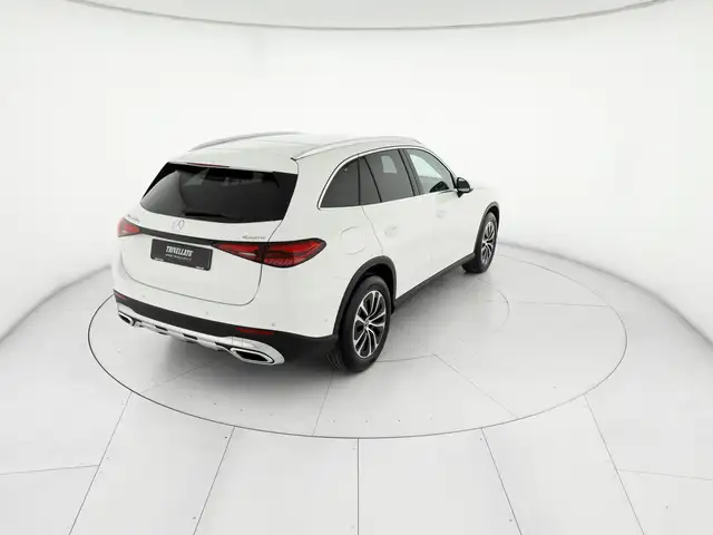 Mercedes-Benz GLC view 3