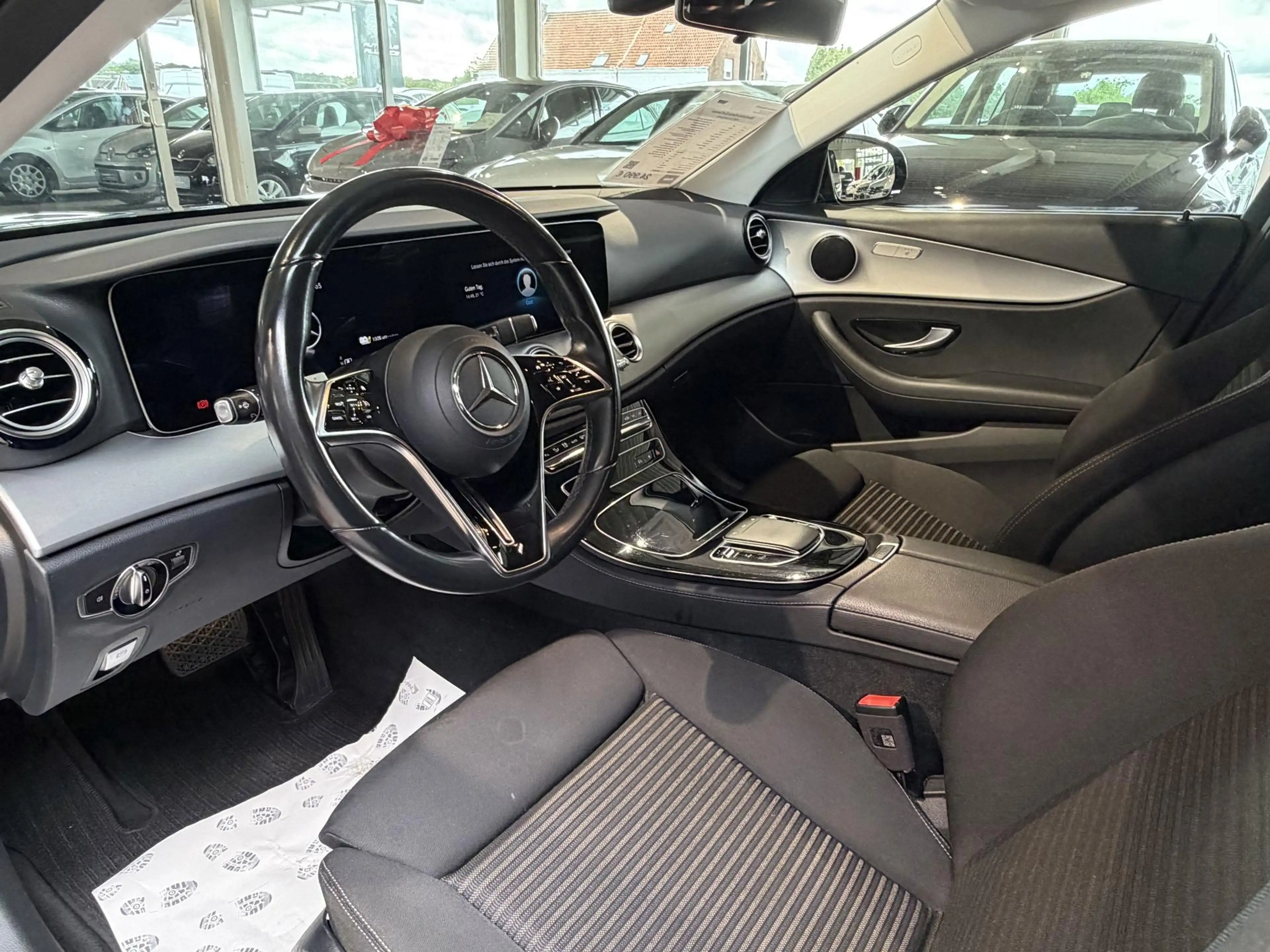 Mercedes-Benz E 300 T de Avantgarde 225 kW (306 PS), Autom. 9-Gang,... — photo 12