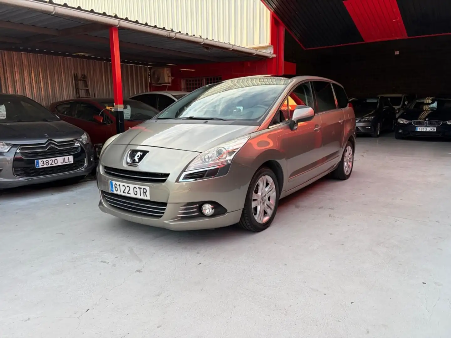 Peugeot 5008 2.0HDI Premium Gris - 2